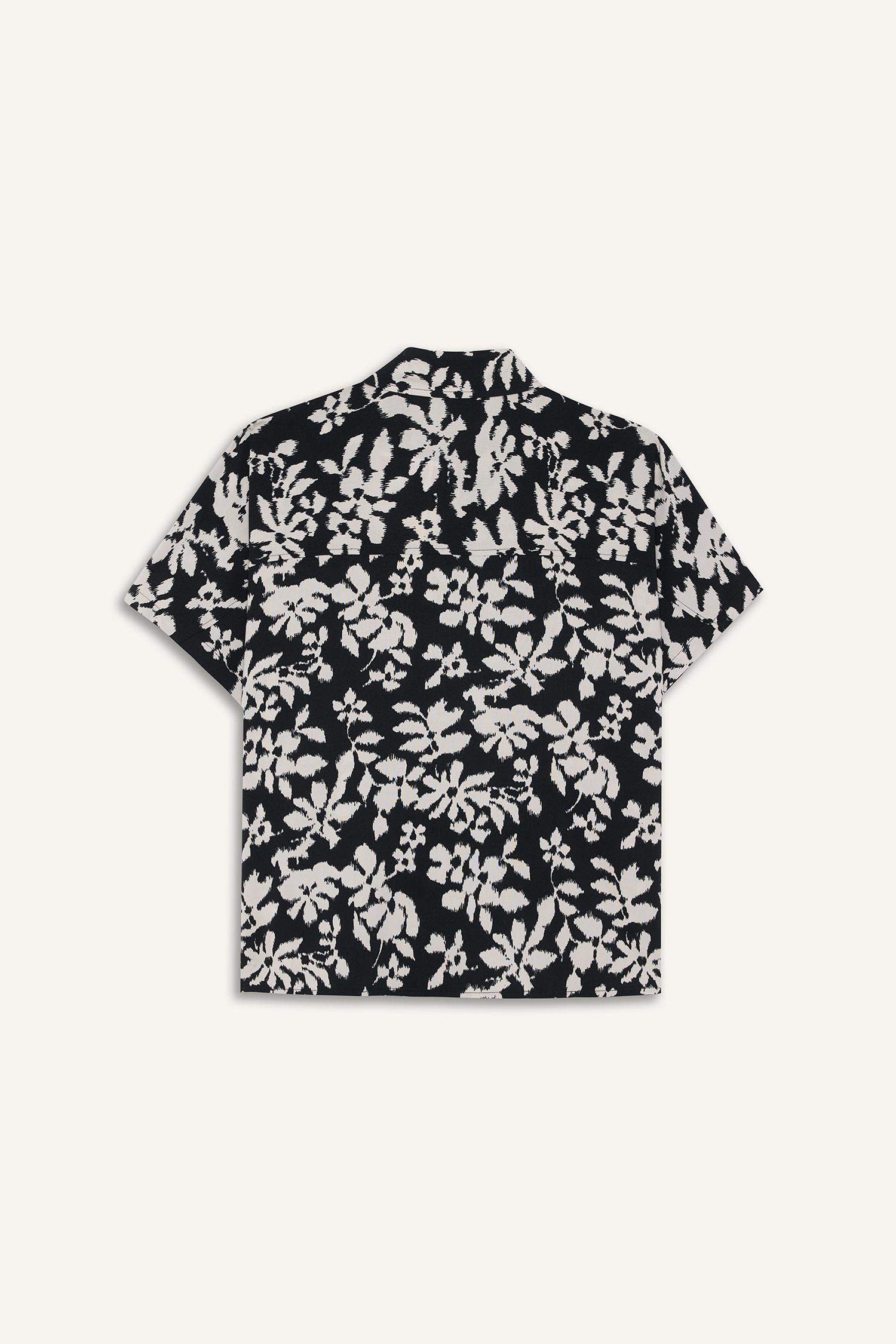 قميص نص ردن مطبوع قصة عادية