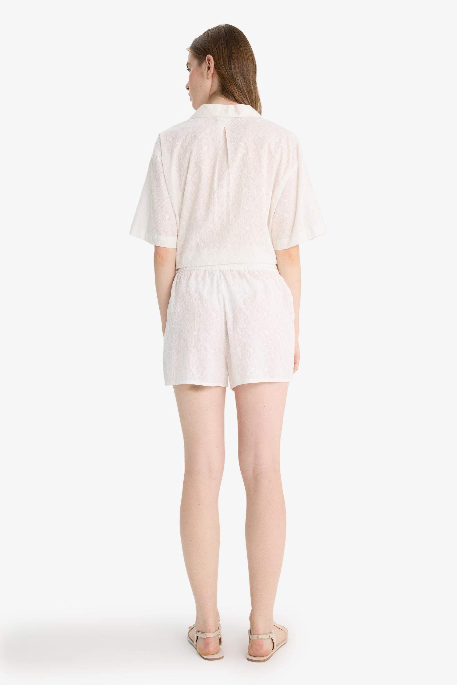 Normal Bel Kısa Paça Brode Şort