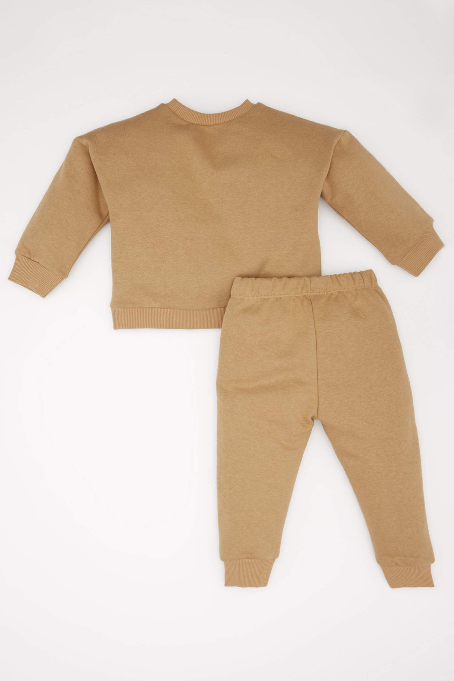 طقم سويت شيرت مطبوع و سروال رياضي