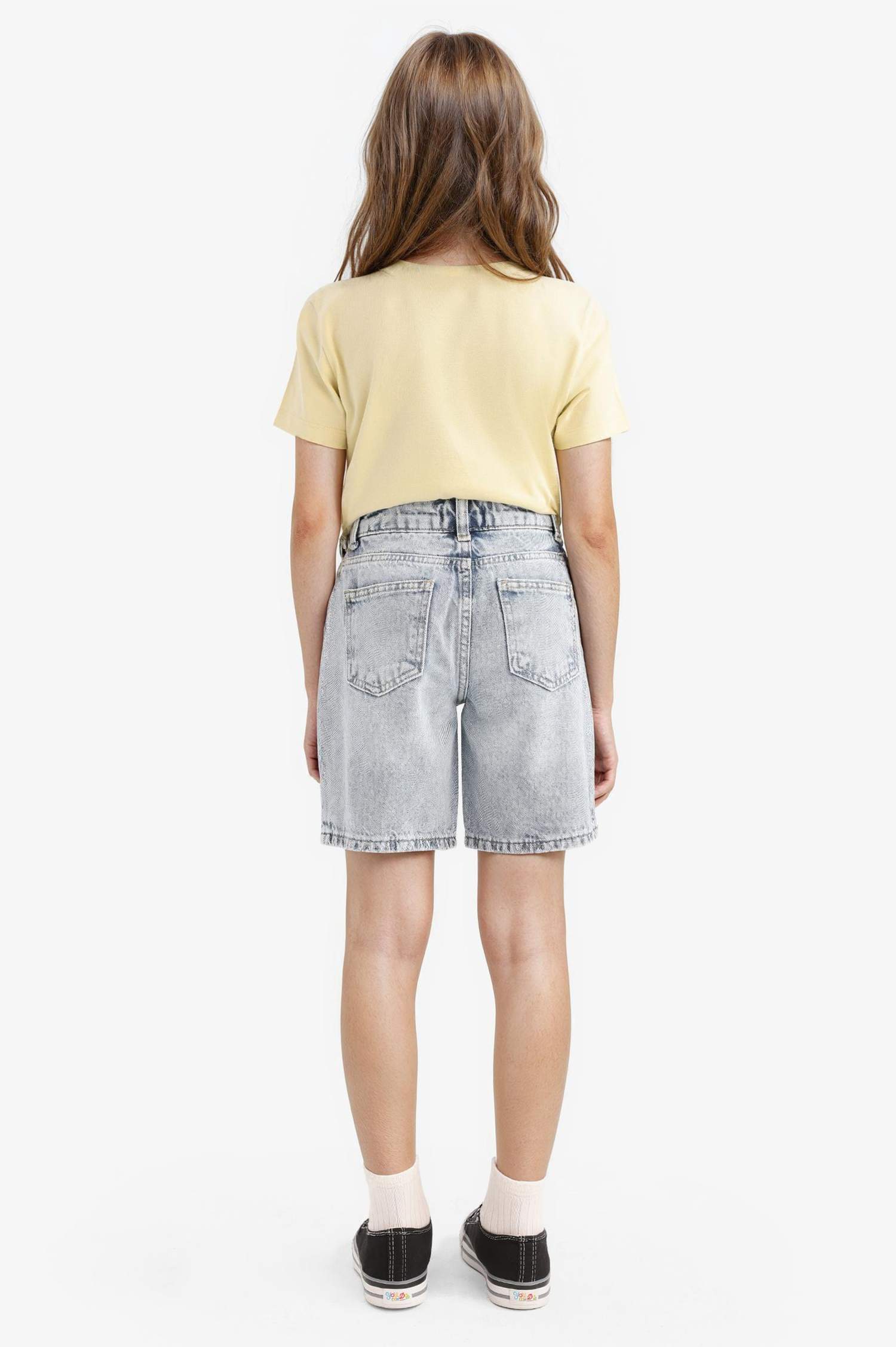 شورت جينز بناتي برجل واسع