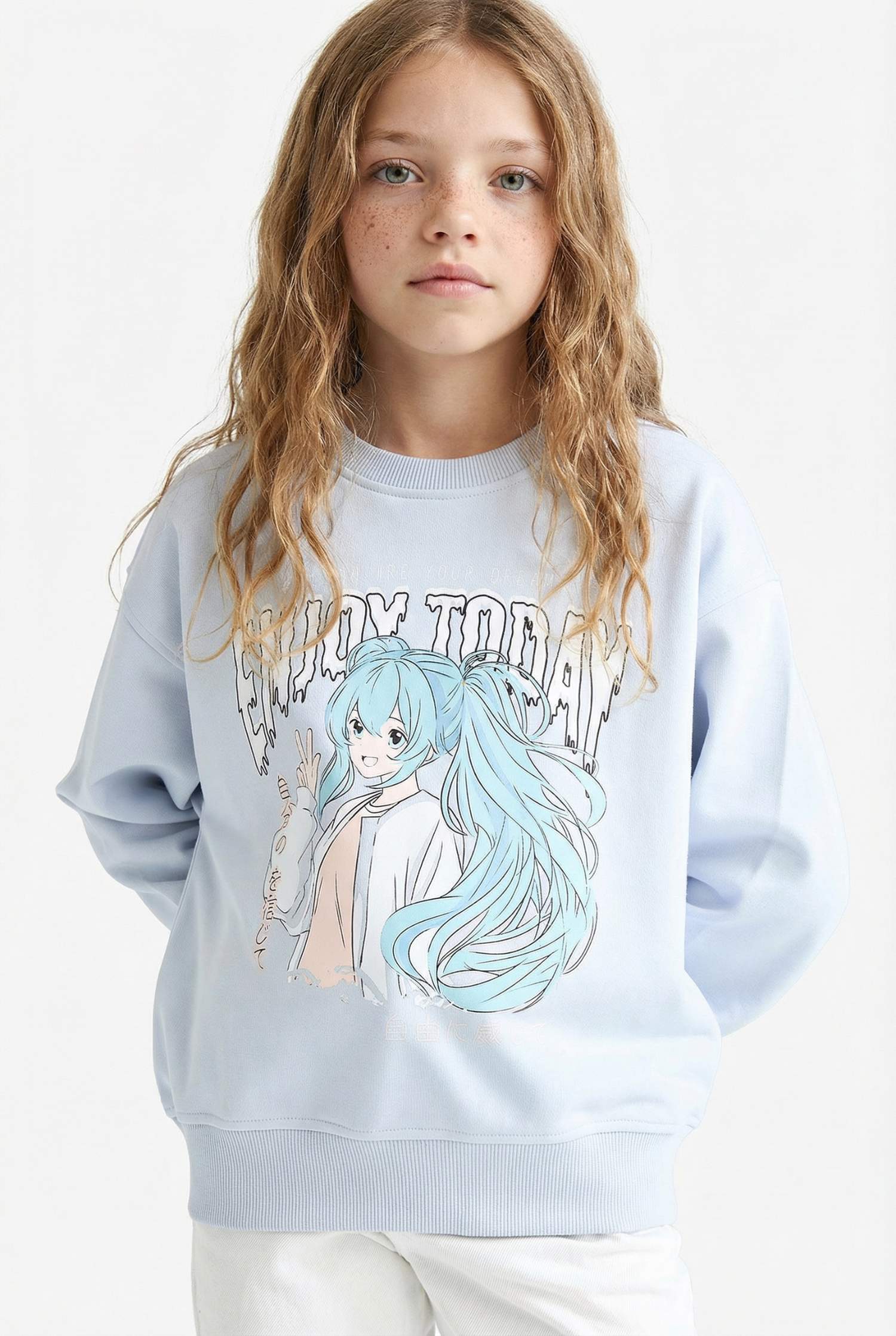 سويت شيرت بناتي قصة مريحة بياخة مستديرة بطبعة أنيمة