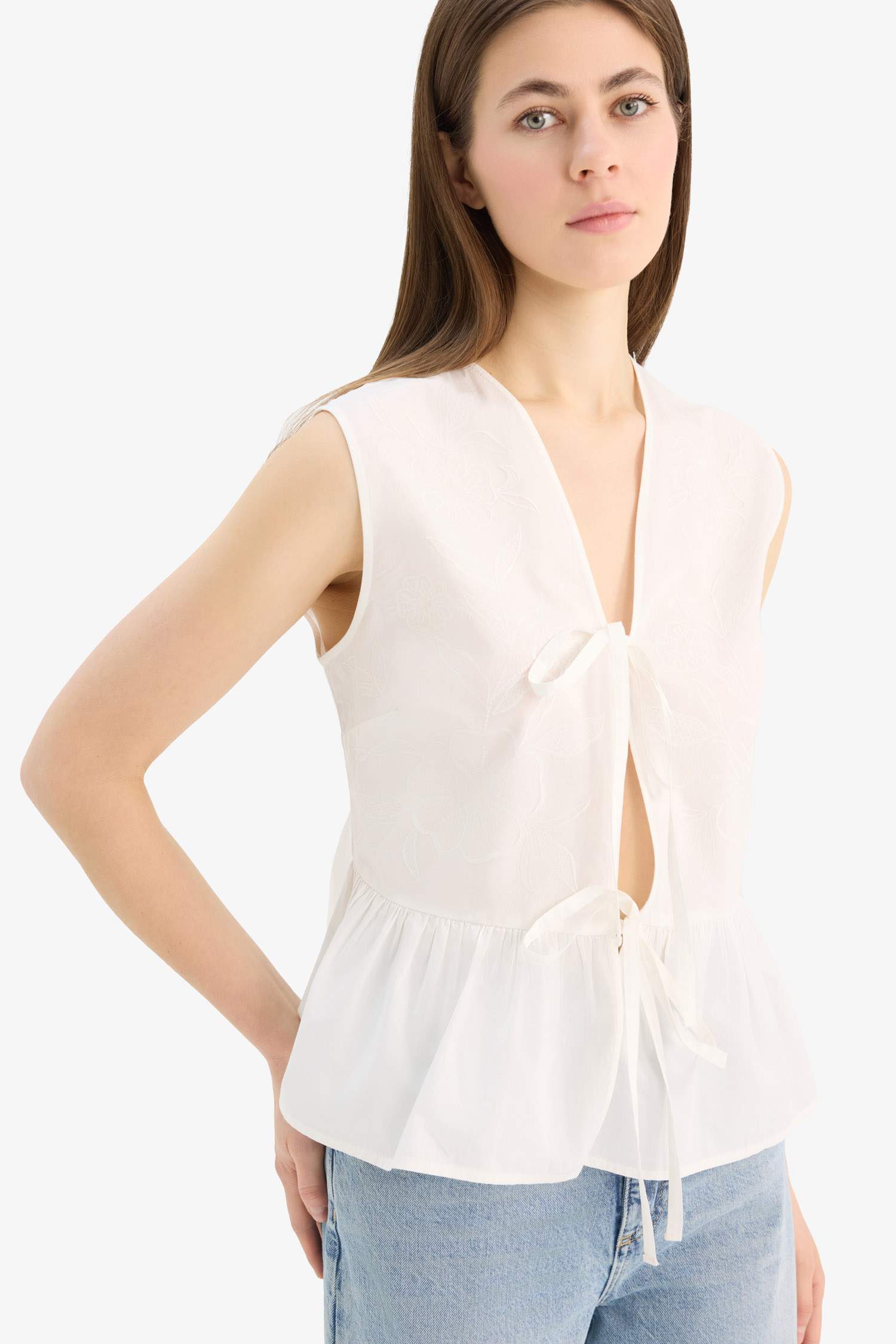 	Fitted V Yaka Önden Bağlamalı Poplin Kolsuz Bluz