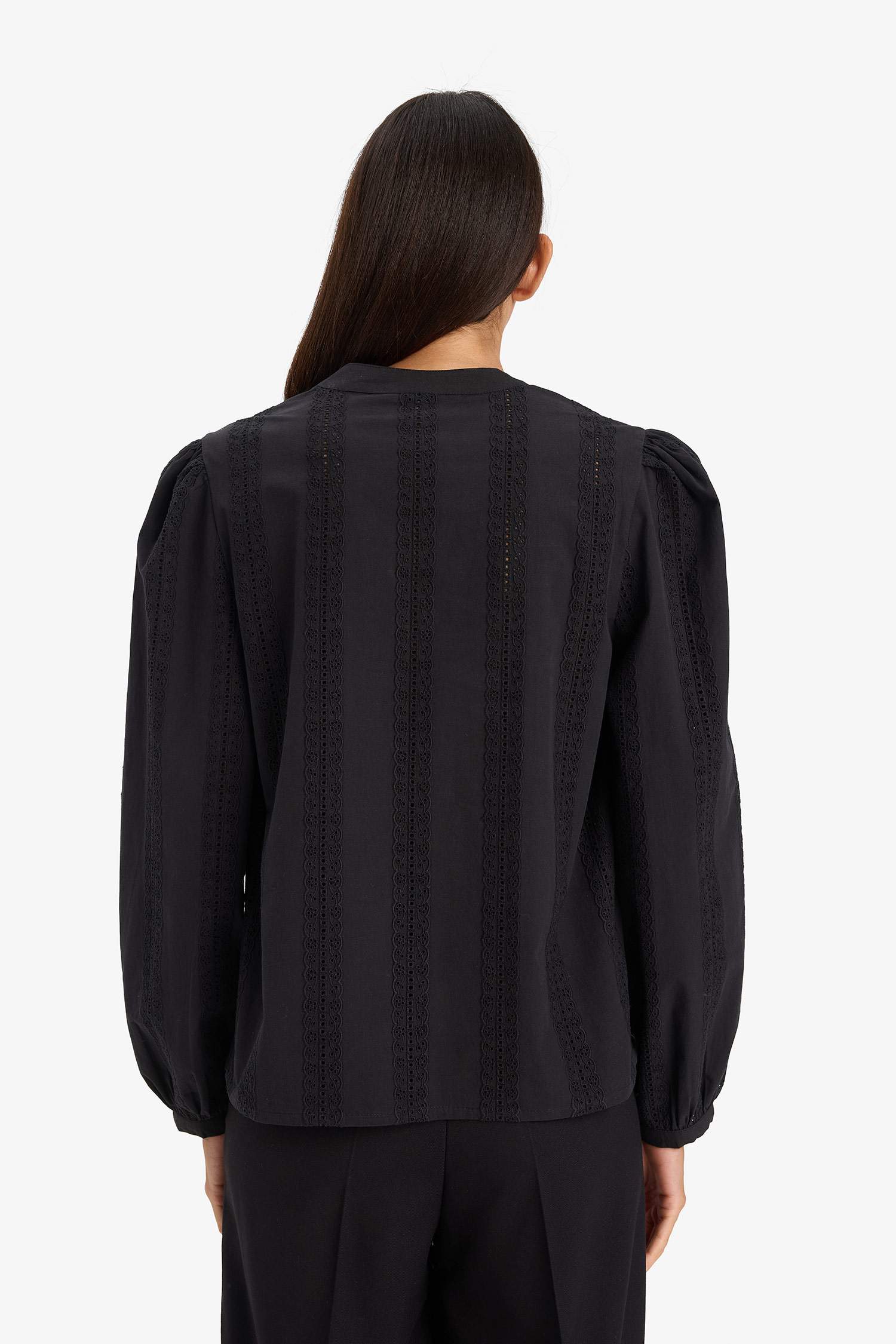 Regular Fit Bisiklet Yaka Brode Uzun Kollu Gömlek