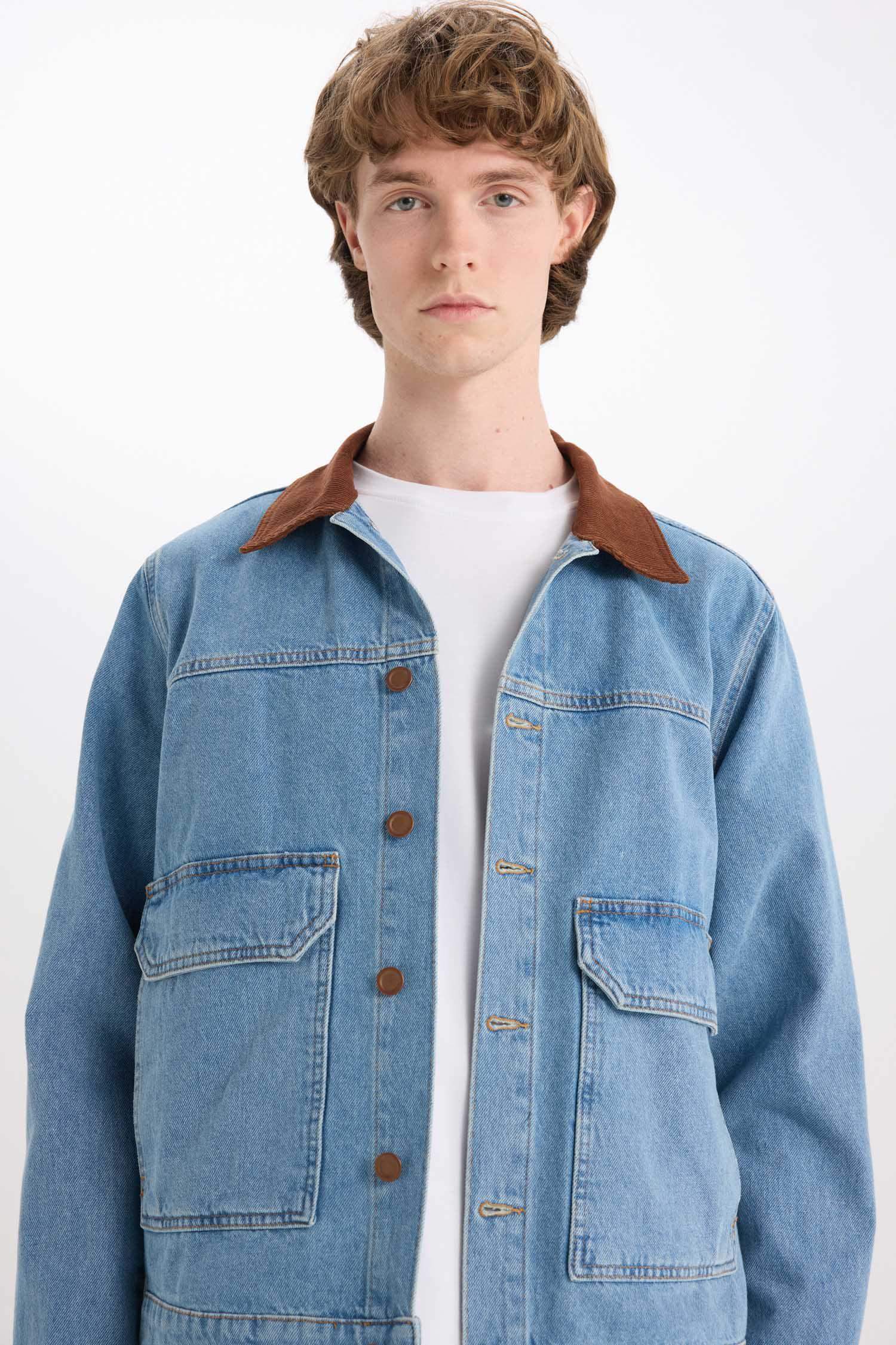 %100 Pamuk Slim Fit Dar Kesim Kontrast Yakalı Mevsimlik Baharlık Denim Ceket