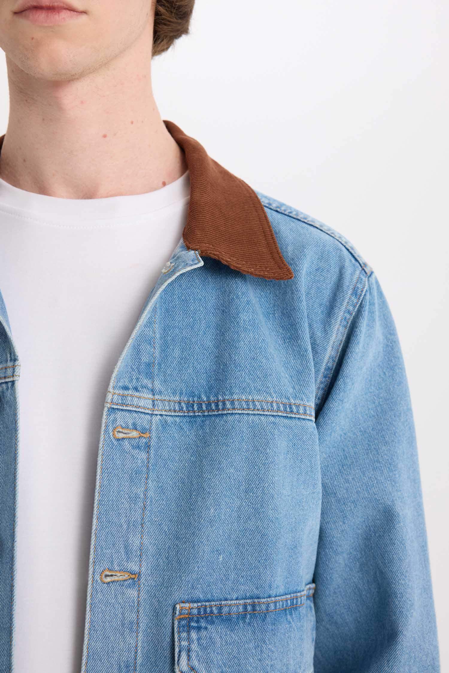 %100 Pamuk Slim Fit Dar Kesim Kontrast Yakalı Mevsimlik Baharlık Denim Ceket