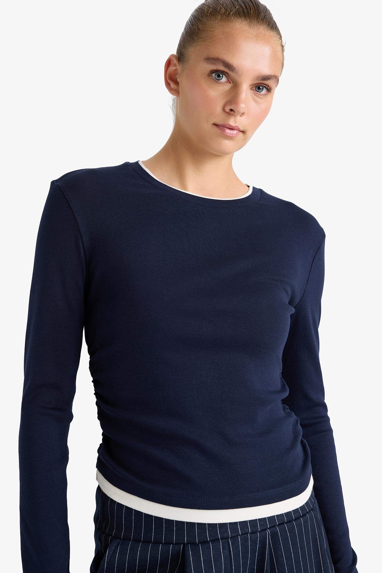 تيشيرت ردن طويل سليم فيت وياخة مستديرة