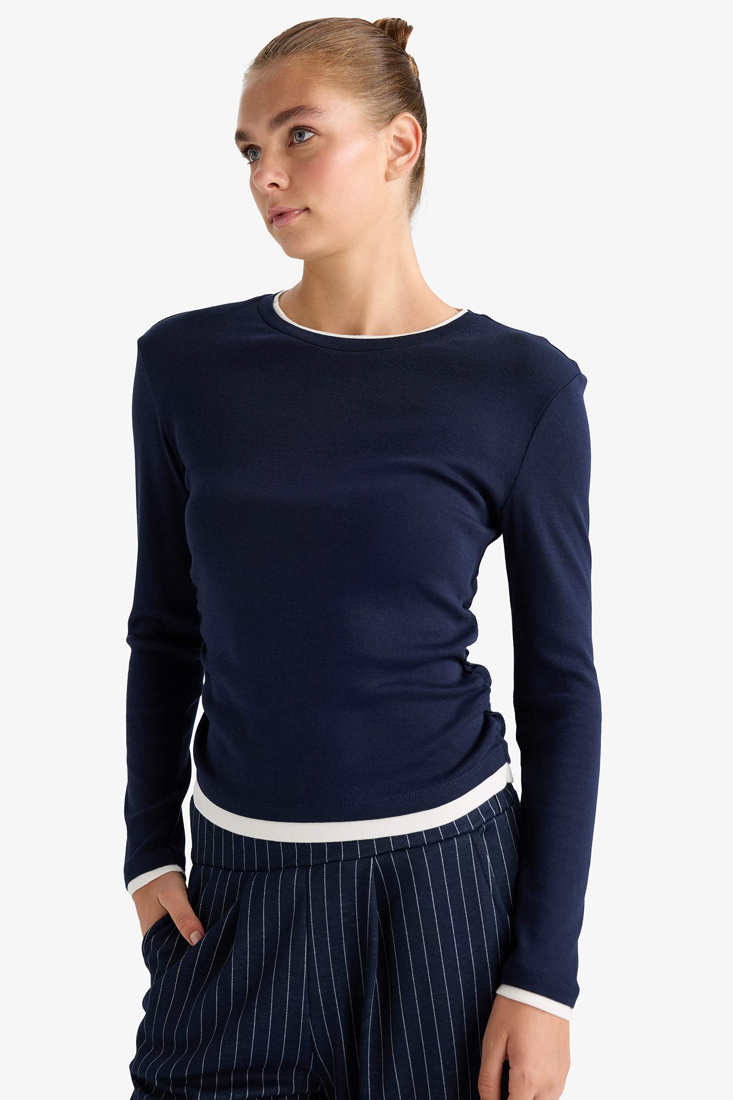 تيشيرت ردن طويل سليم فيت وياخة مستديرة