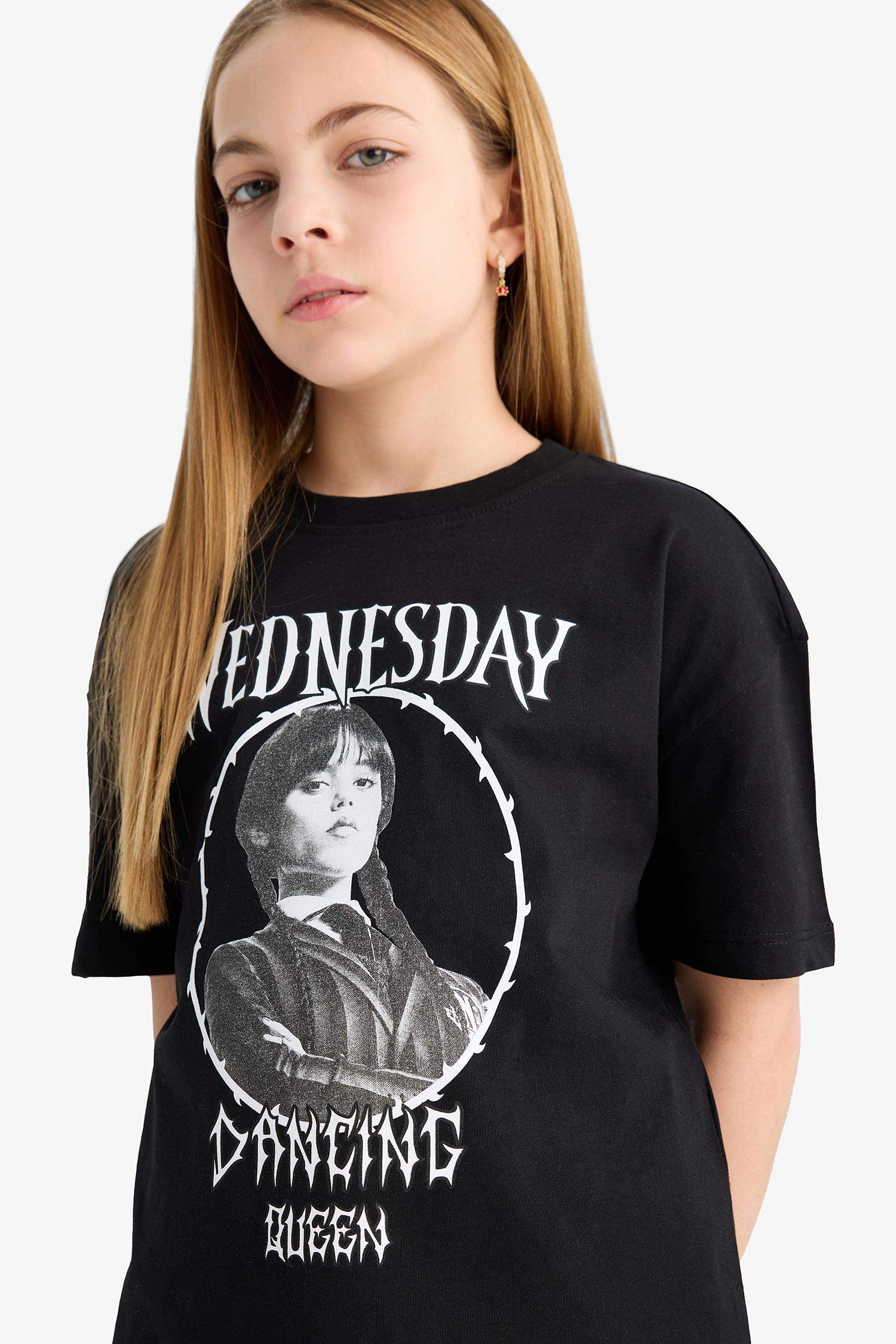 Girl Wednesday Relax Fit Crew Neck T-Shirt