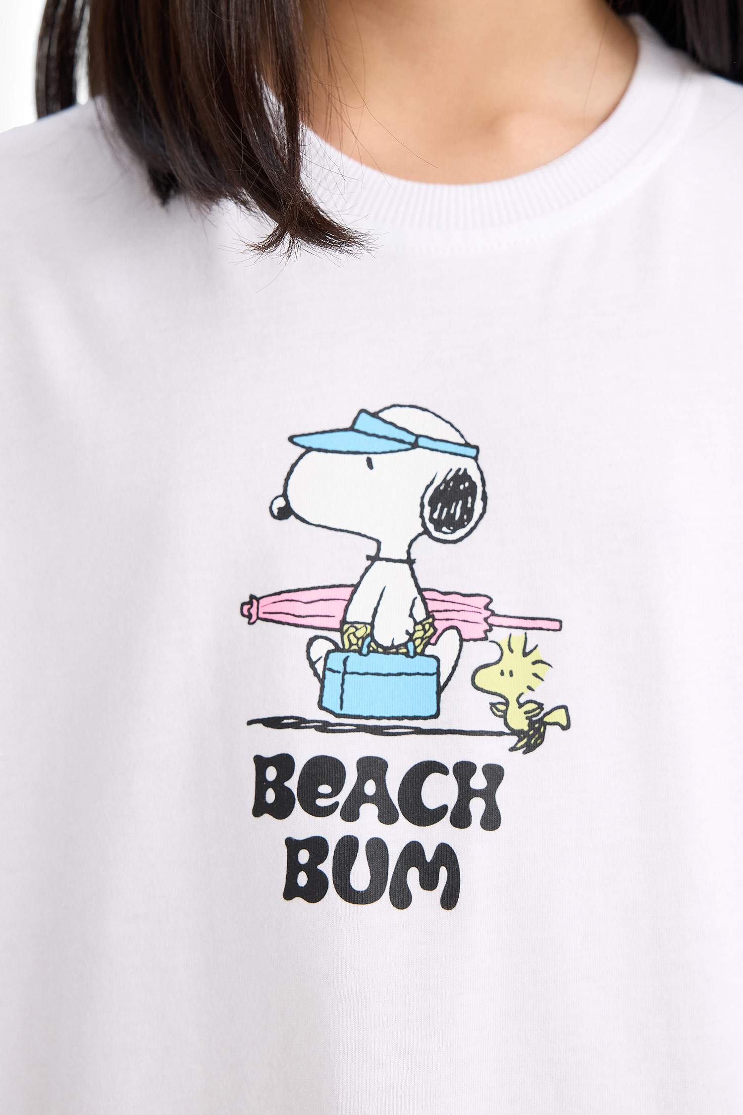 تيشيرت بنات نص كم اوفر سايز برقبة مستديرة بطبعة سنوبي