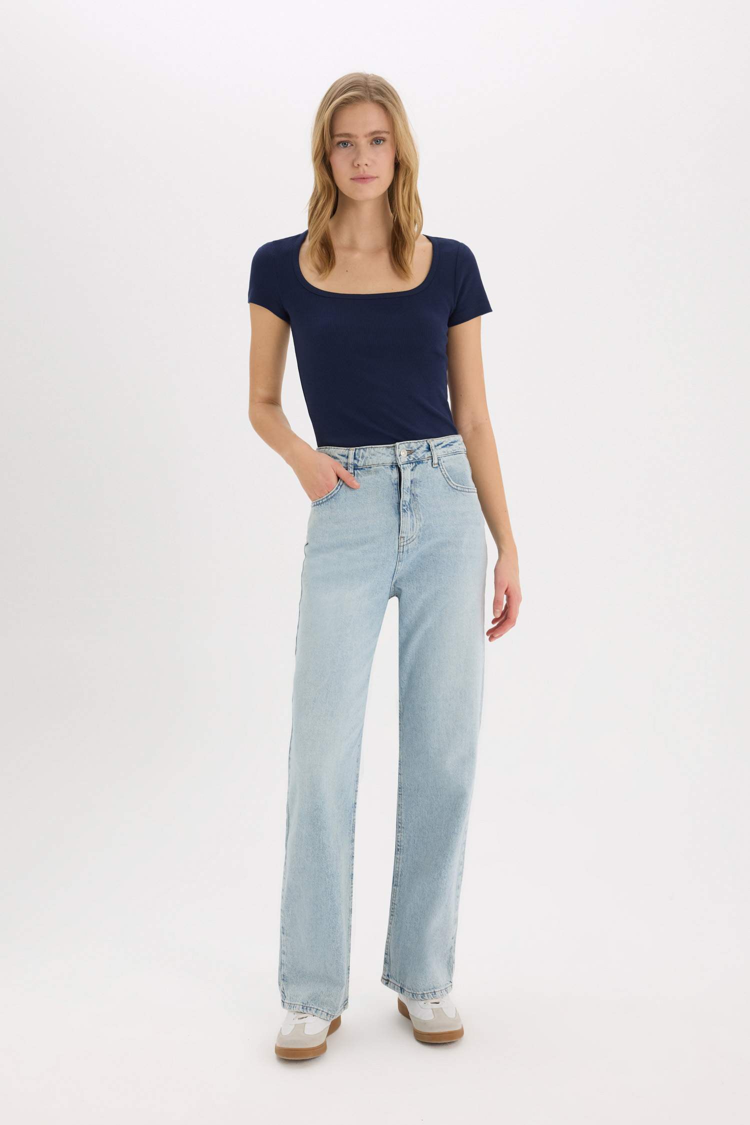 Slim Fit Dar Kesim Yuvarlak Yaka Basic Düz Fitilli Kaşkorse Kısa Kollu Çıtçıtlı Tişört