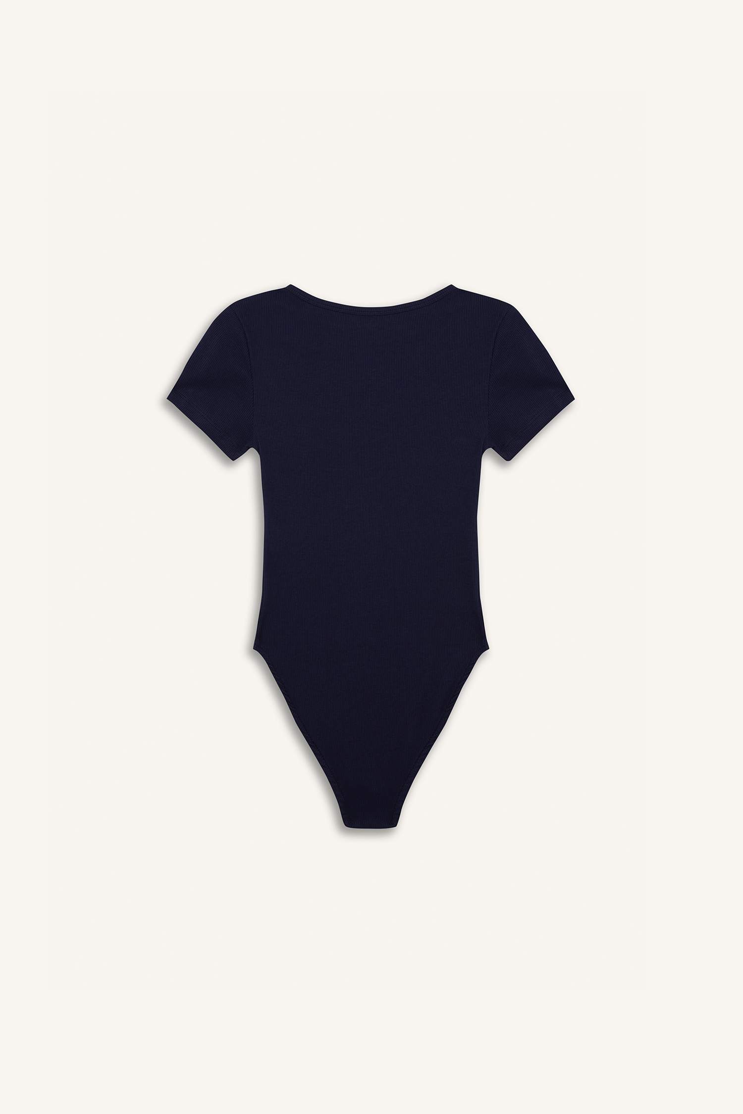 Slim Fit Dar Kesim Yuvarlak Yaka Basic Düz Fitilli Kaşkorse Kısa Kollu Çıtçıtlı Tişört