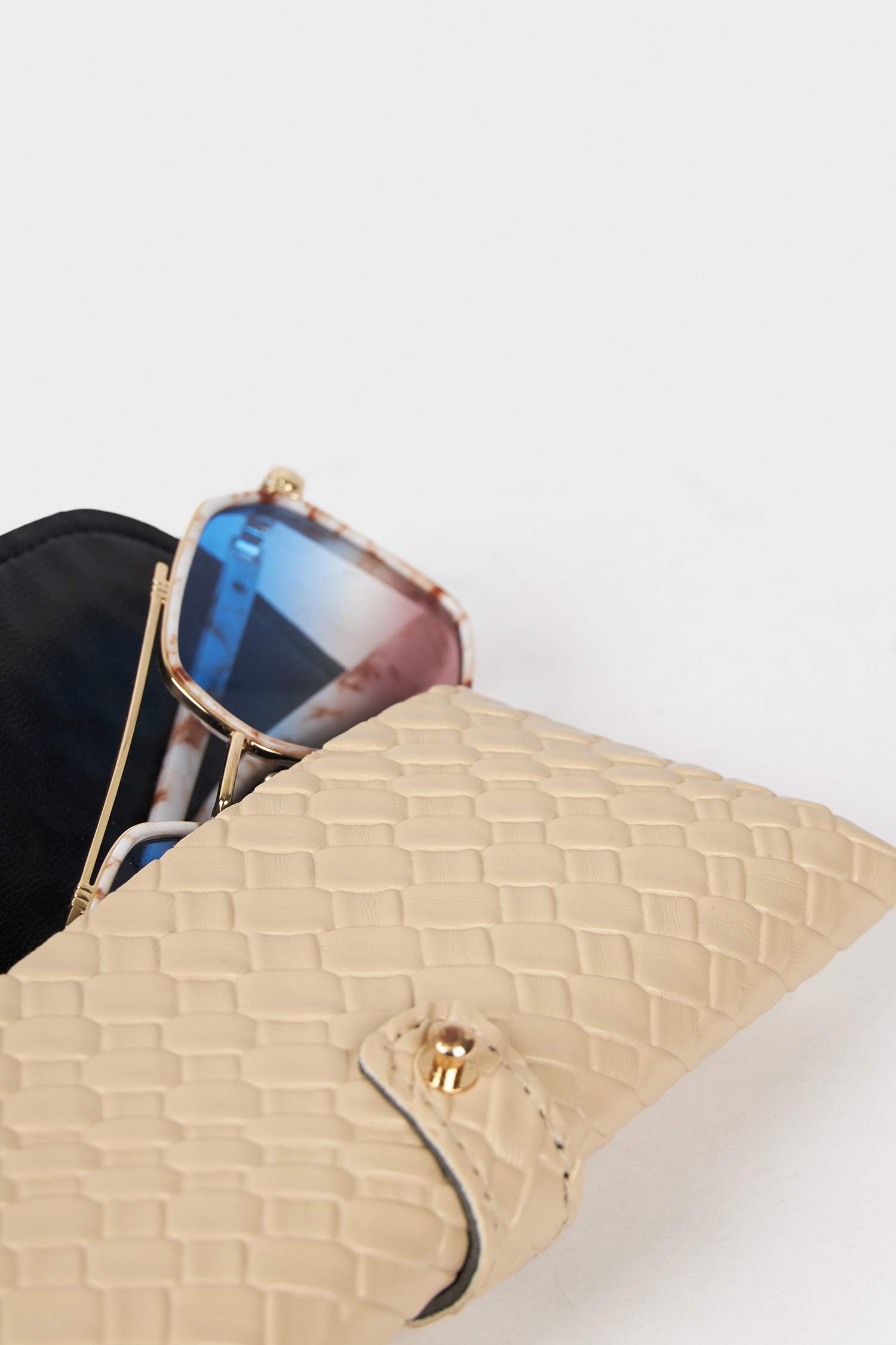 Kadın Güneş Gözlüğü Kılıfı