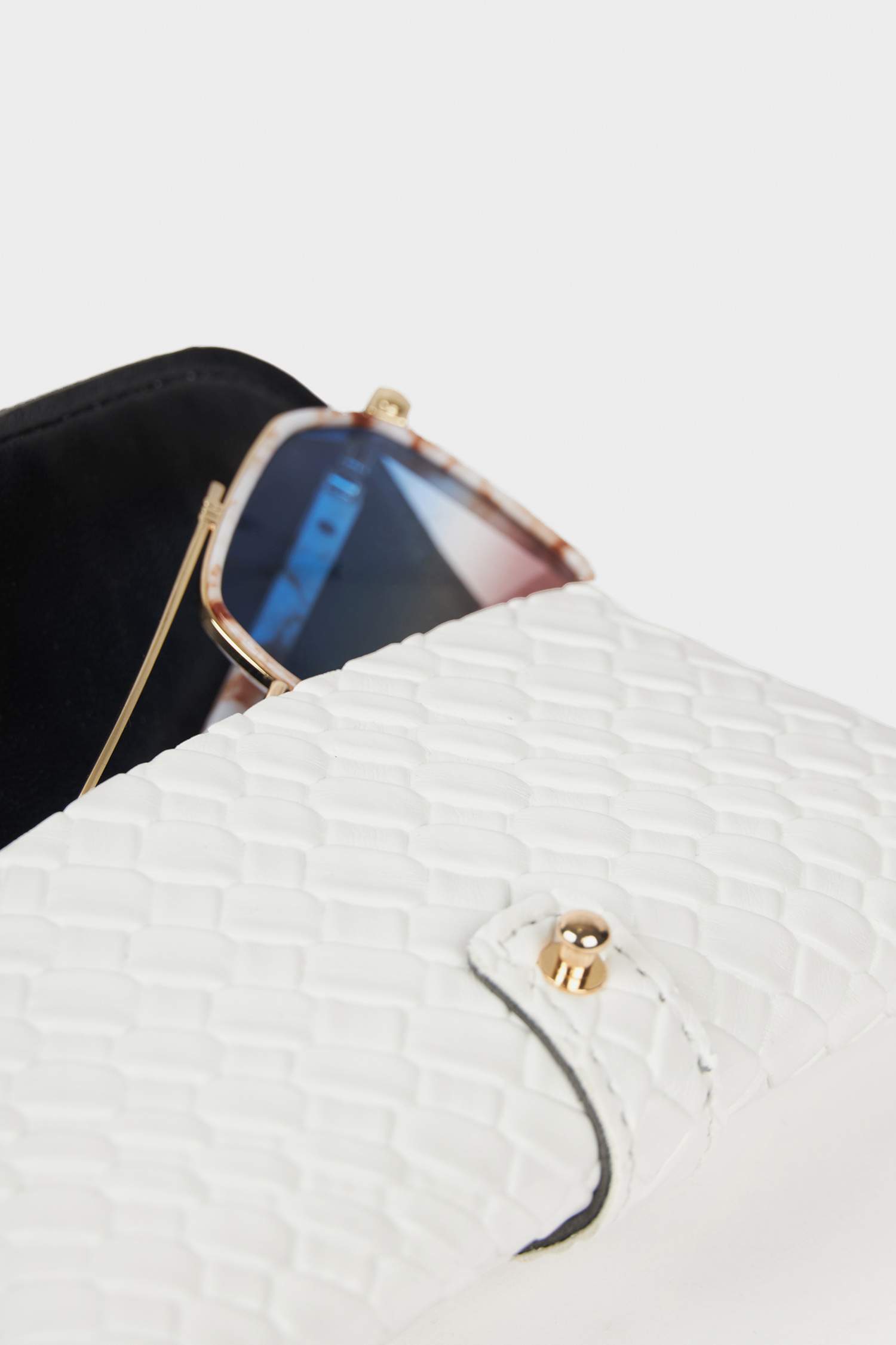 Kadın Güneş Gözlüğü Kılıfı