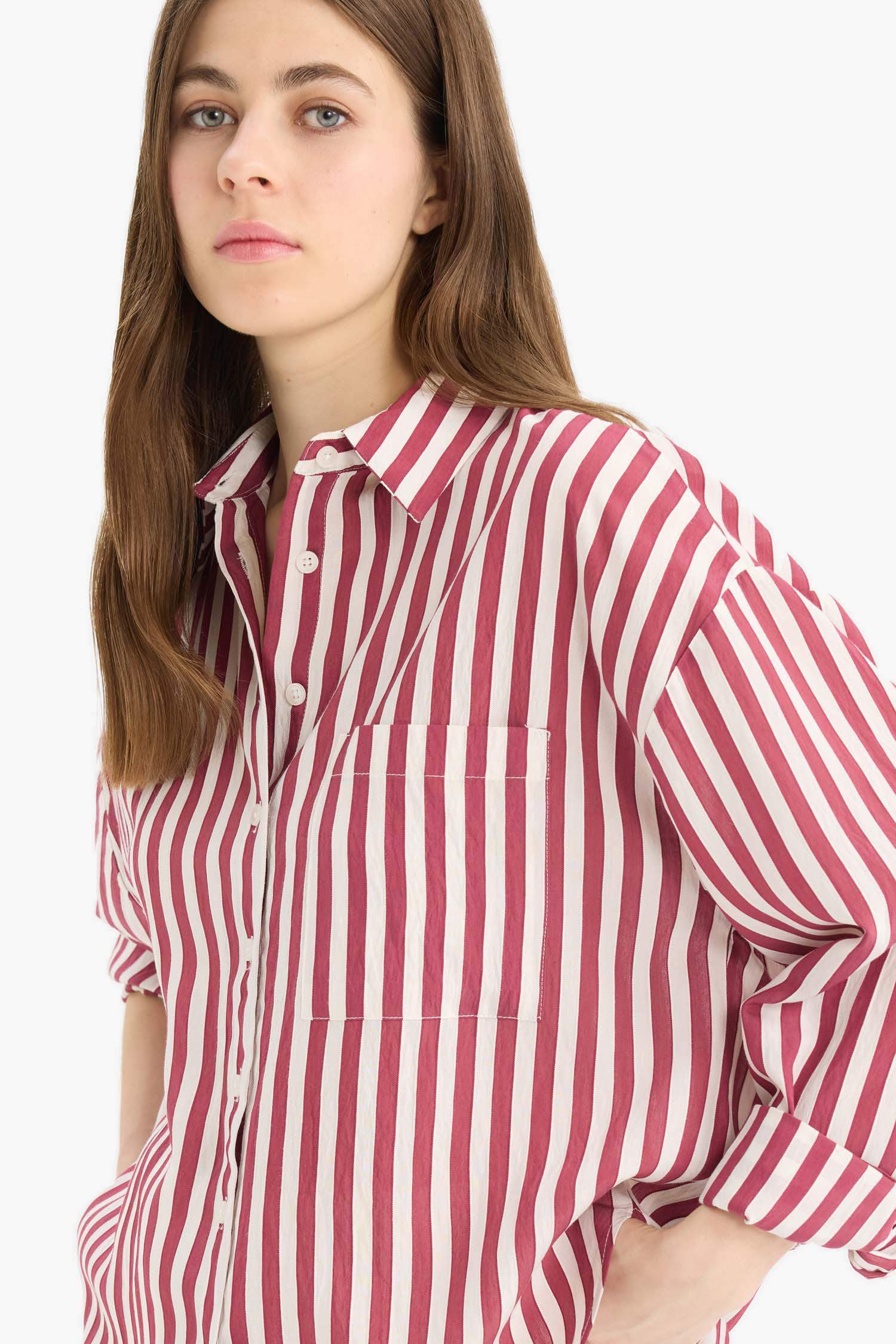 Оверсайз рубашка с длинным рукавом и полосатым воротником