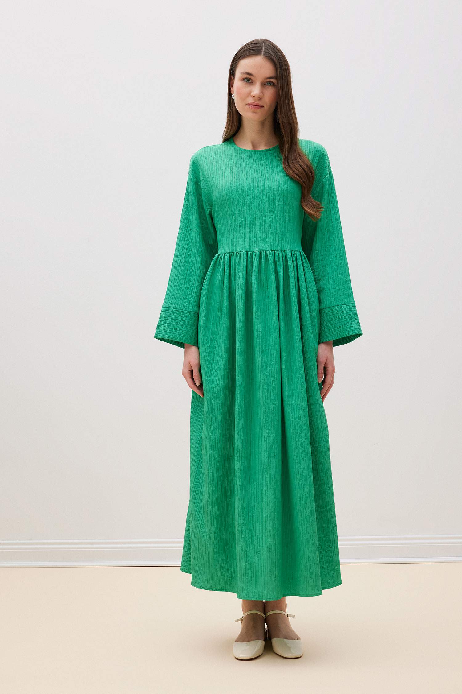 فستان كم طويل منسوج قصة عادية برقبة مستديرة