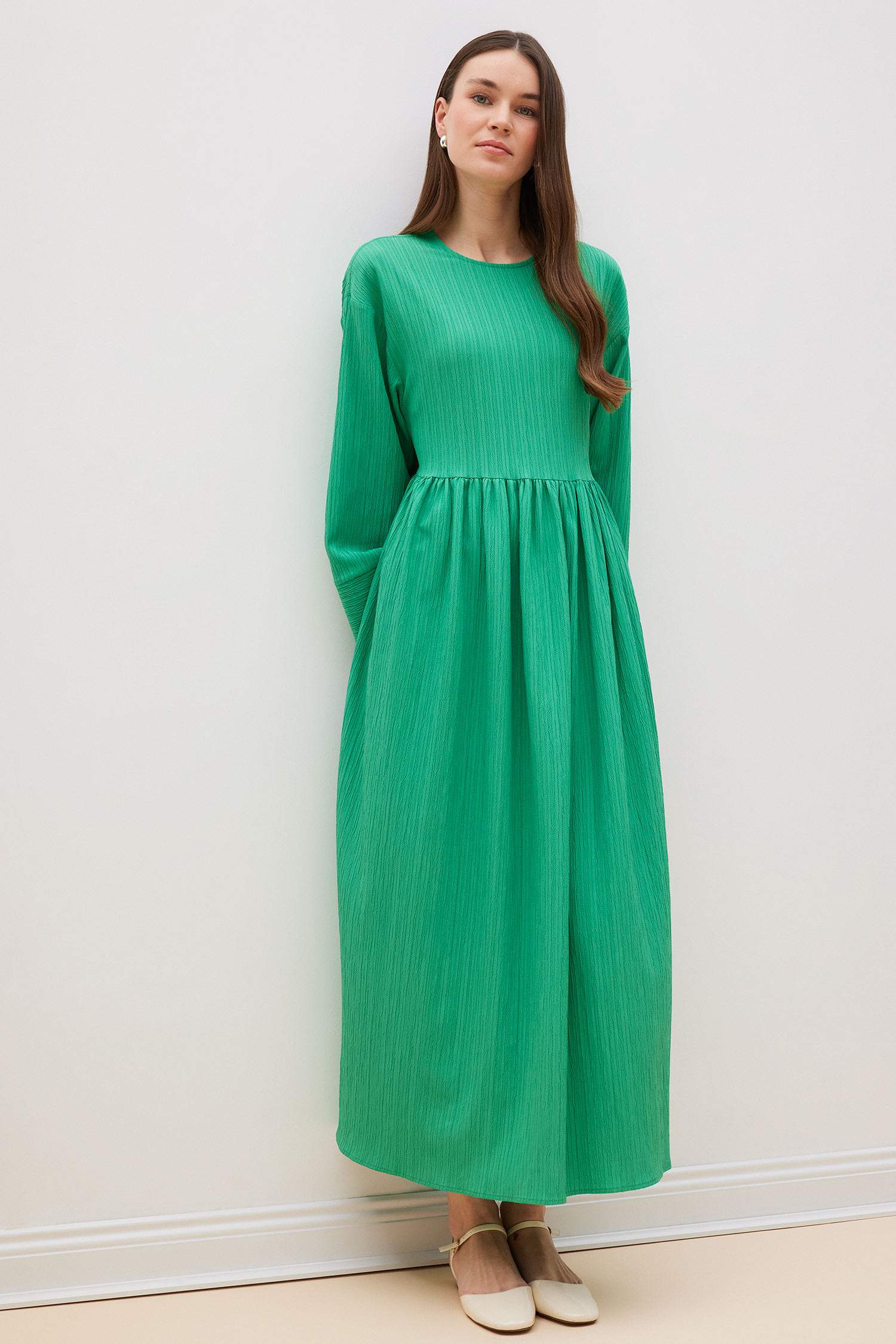 فستان كم طويل منسوج قصة عادية برقبة مستديرة