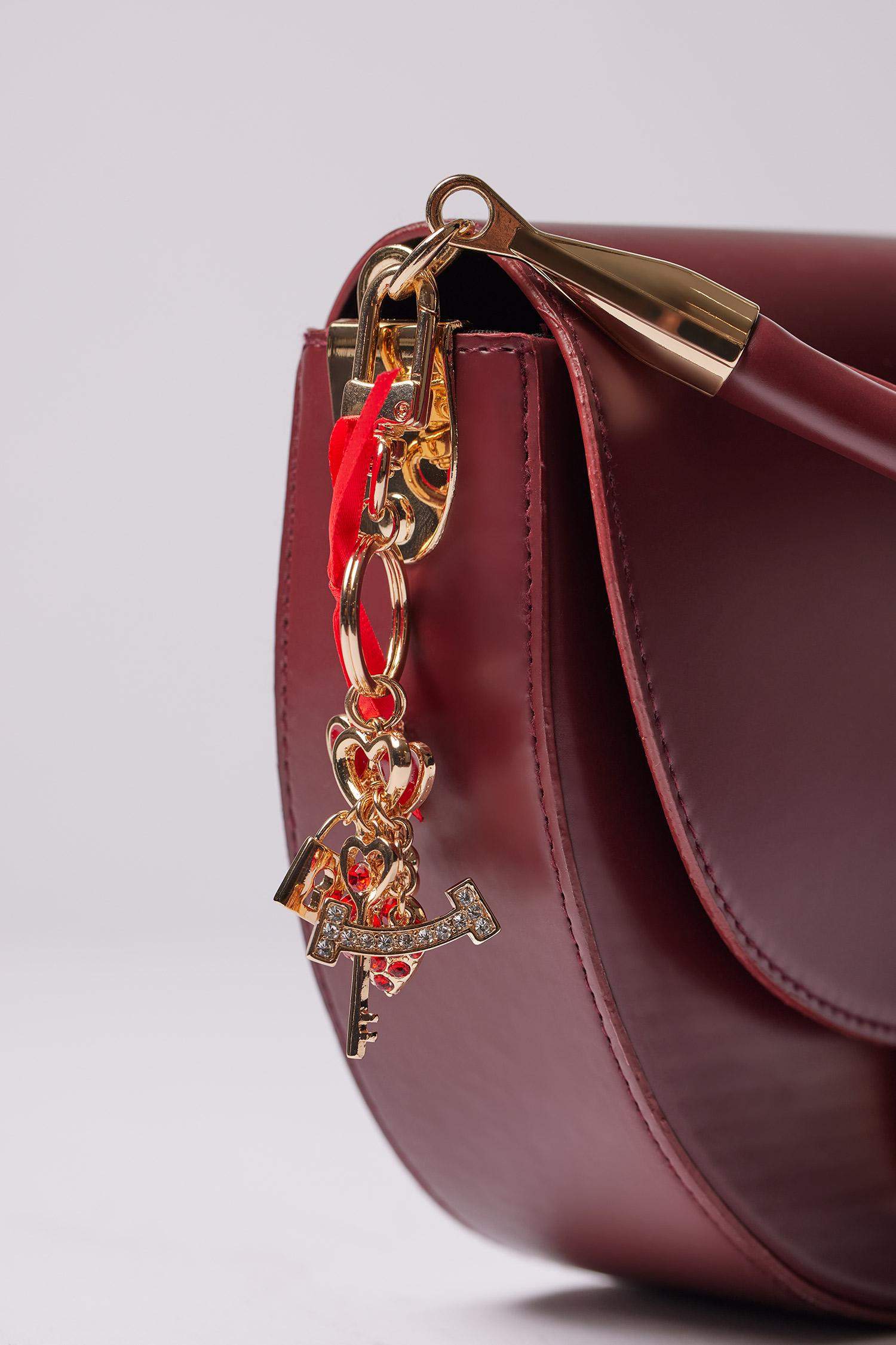 Kadın Gold Kırmızı Kalpli Charm Anahtarlık