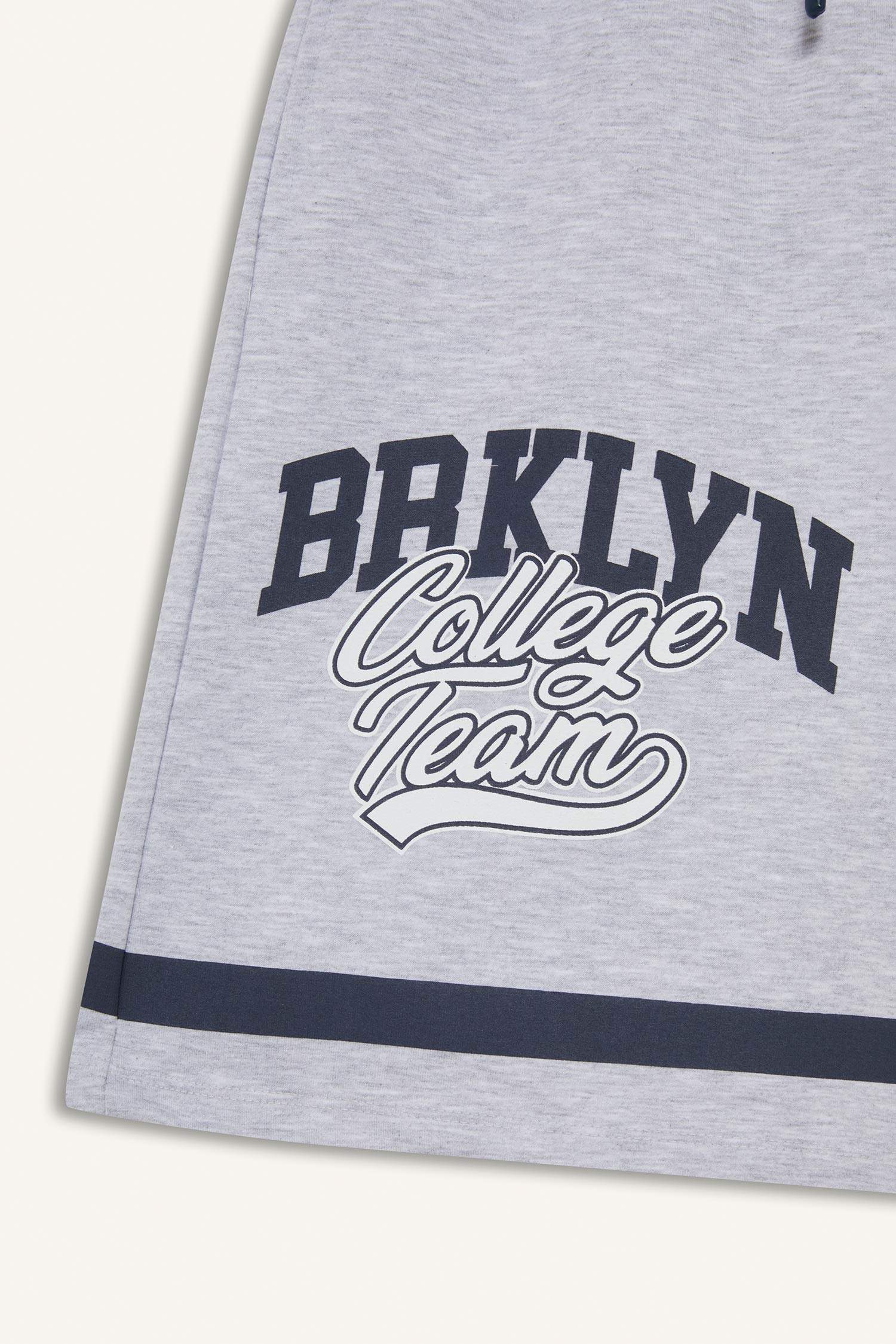 Детские шорты с принтом и резинкой на поясе