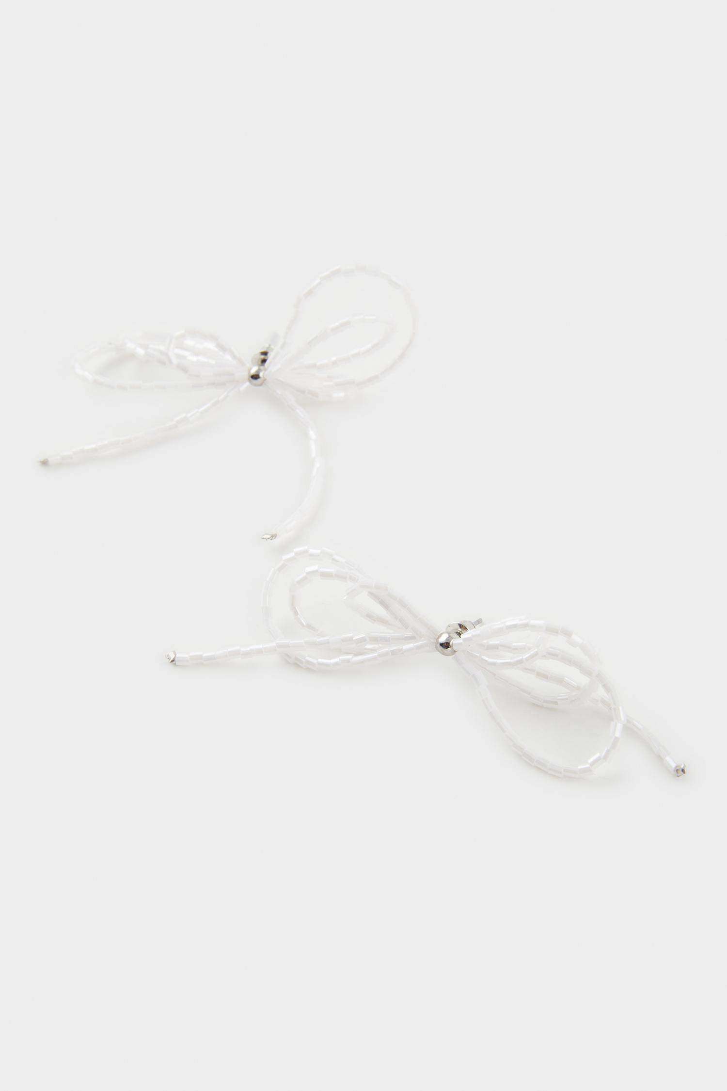 Woman White Ribbon Earrings