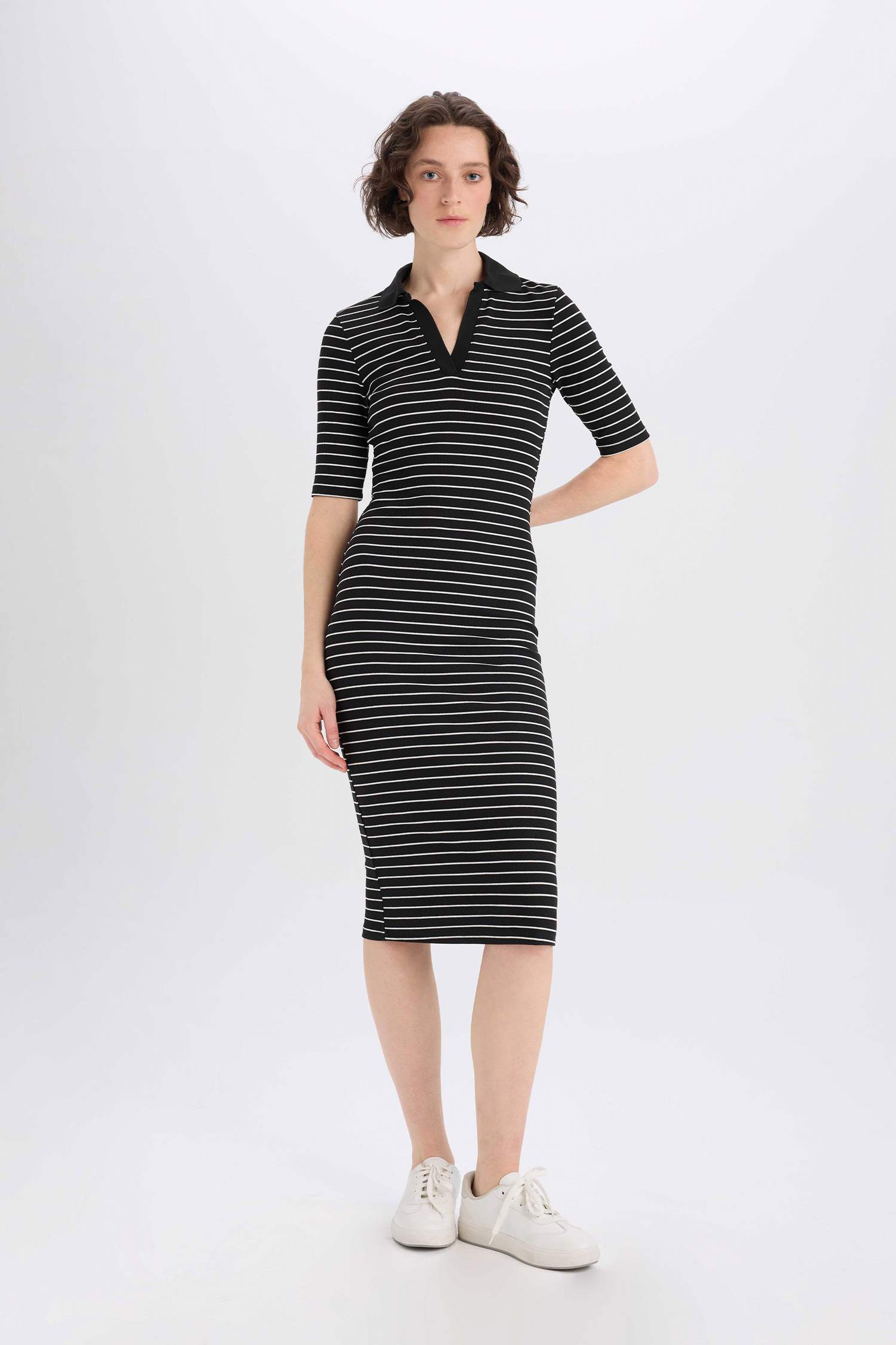 فستان نص كم ميدي مضلع برقبة بولو