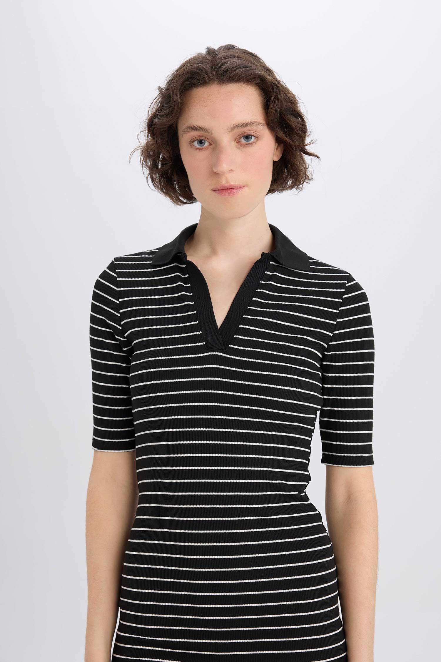 فستان نص كم ميدي مضلع برقبة بولو