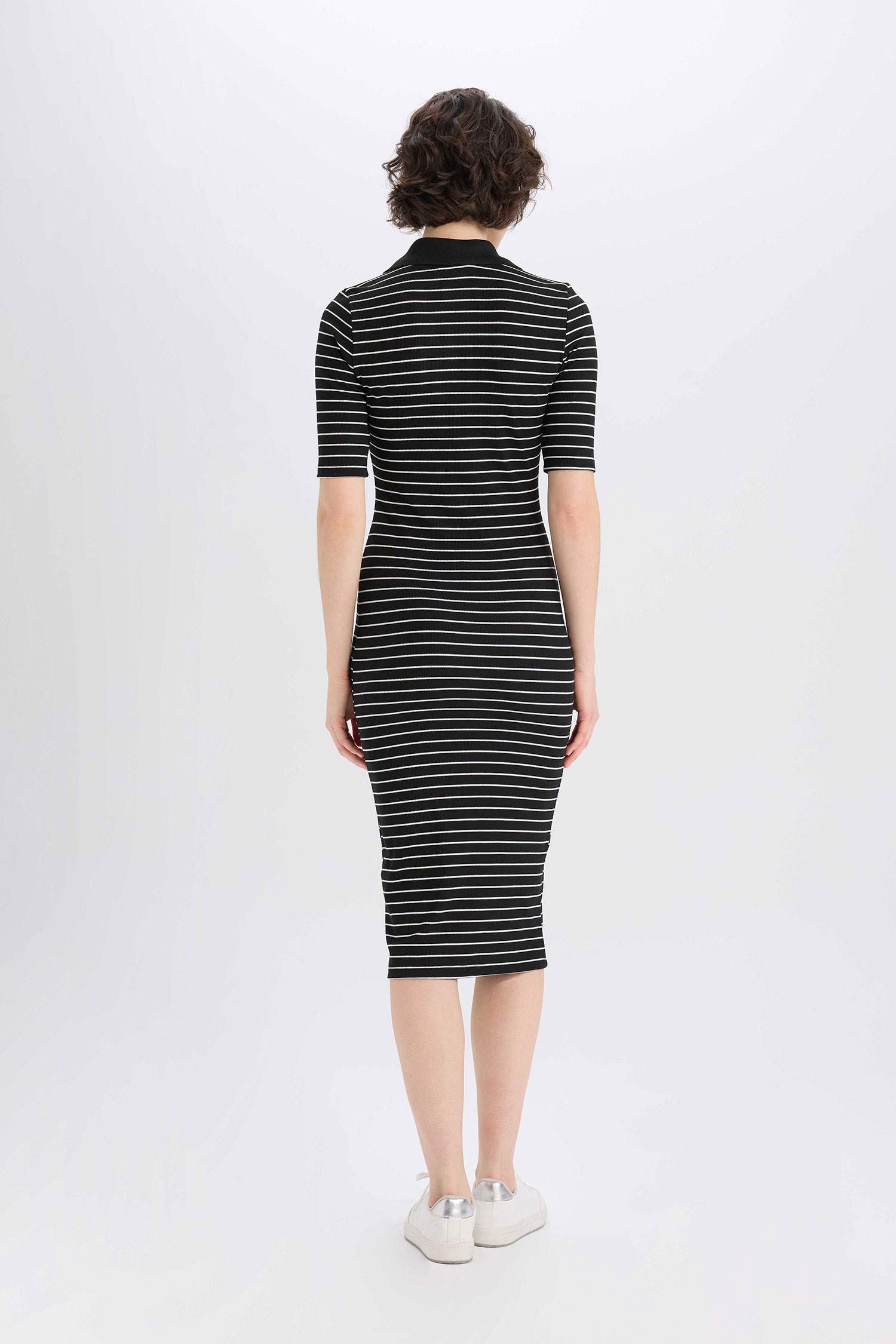 فستان نص كم ميدي مضلع برقبة بولو