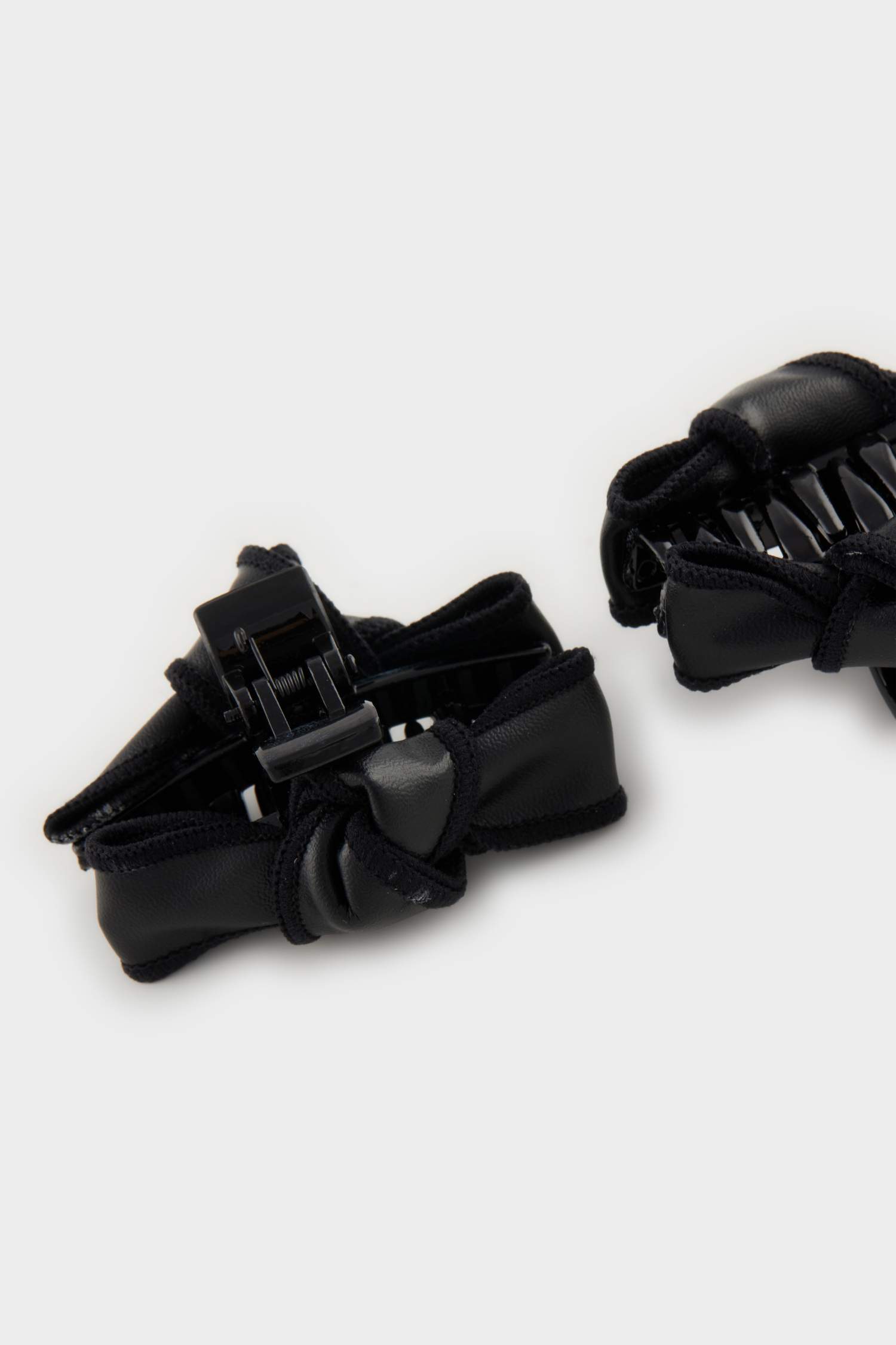 Woman 2 Piece Hair Clips