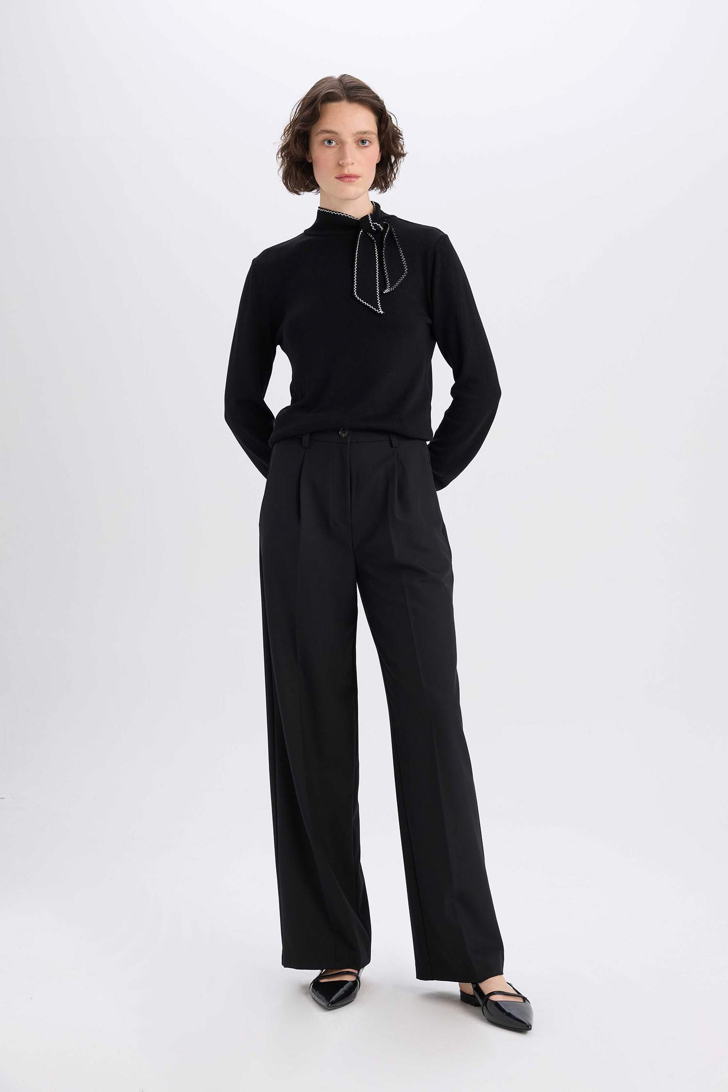 Regular Fit Bow Collar Knit Pullover