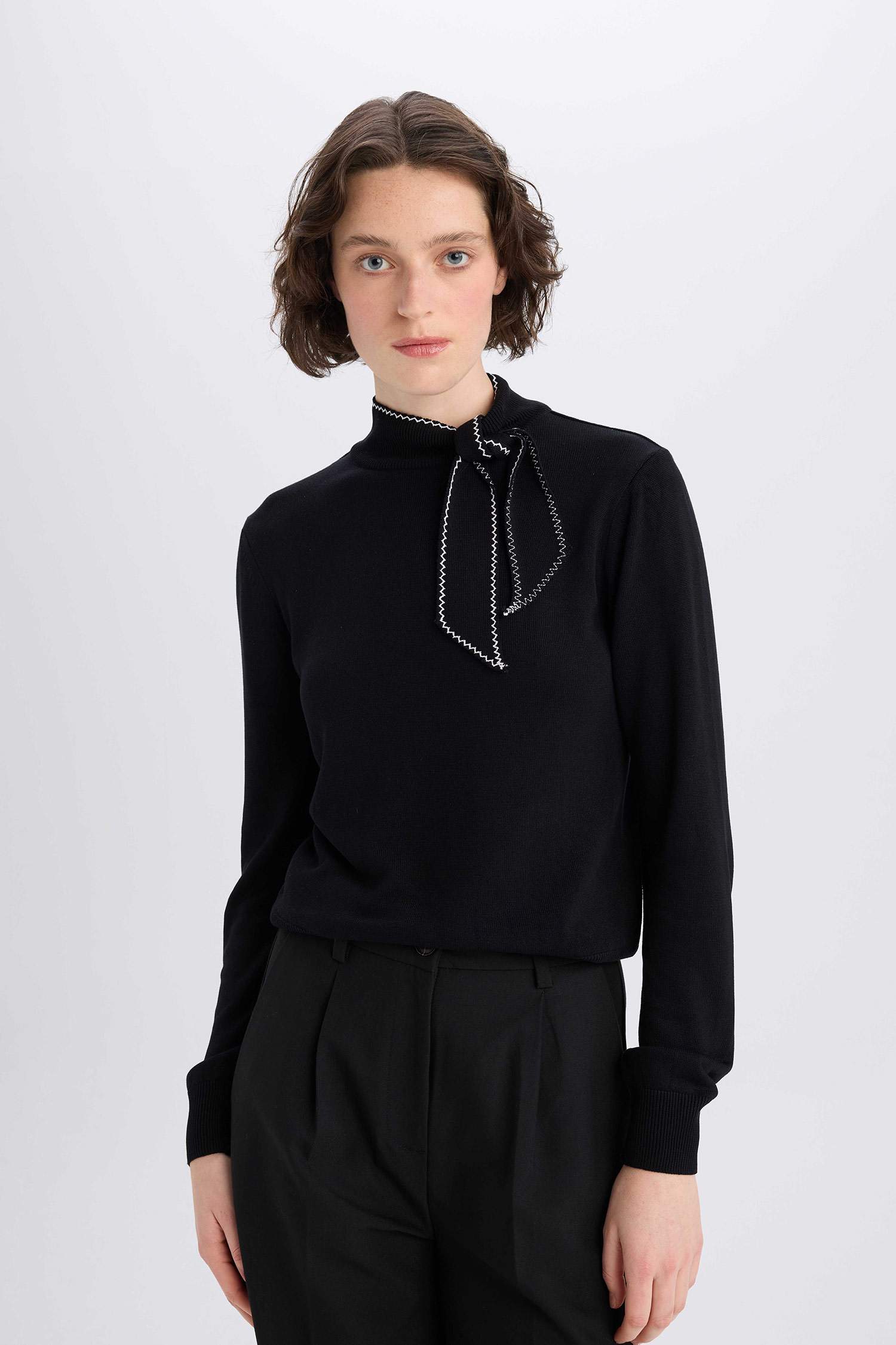 Regular Fit Bow Collar Knit Pullover
