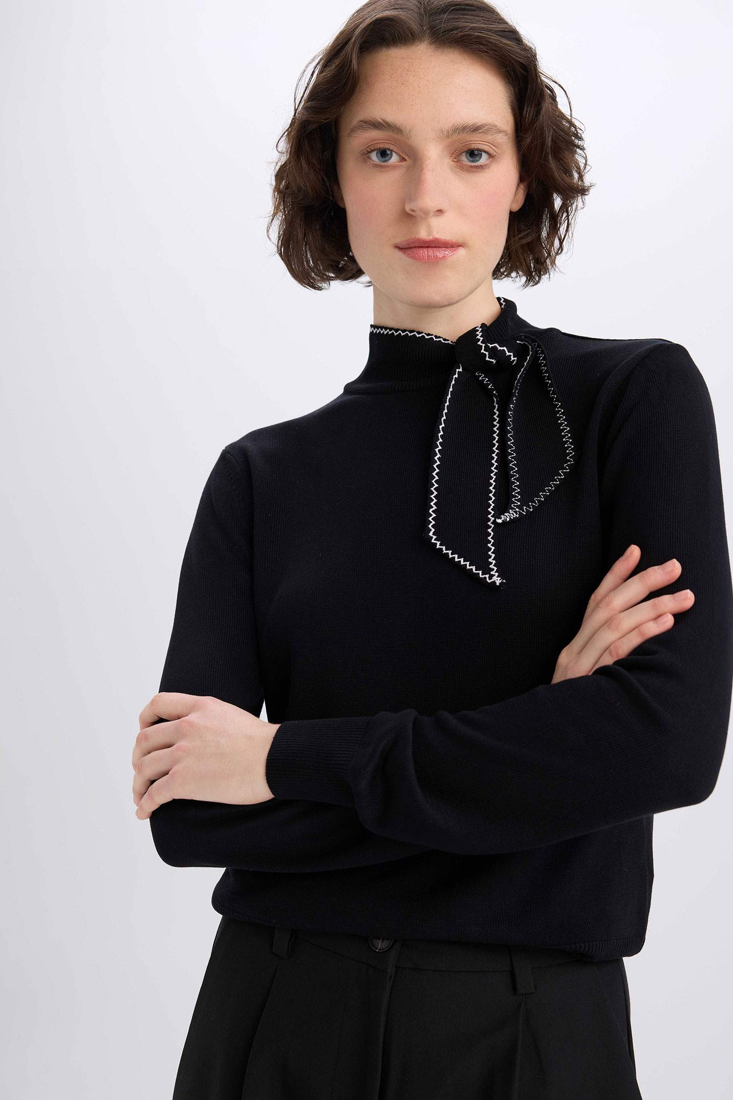 Regular Fit Bow Collar Knit Pullover