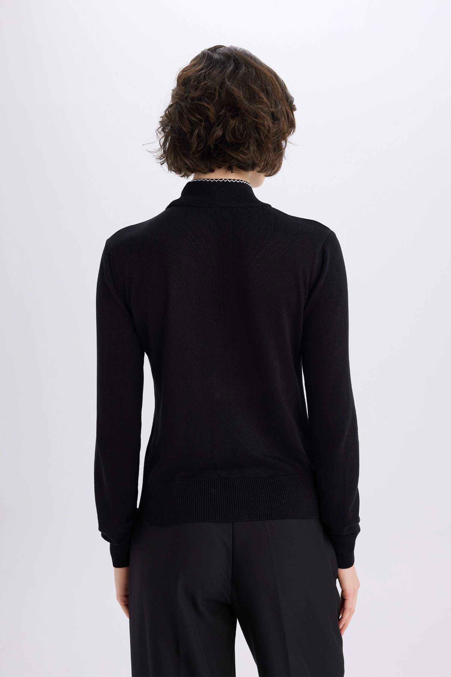 Regular Fit Bow Collar Knit Pullover