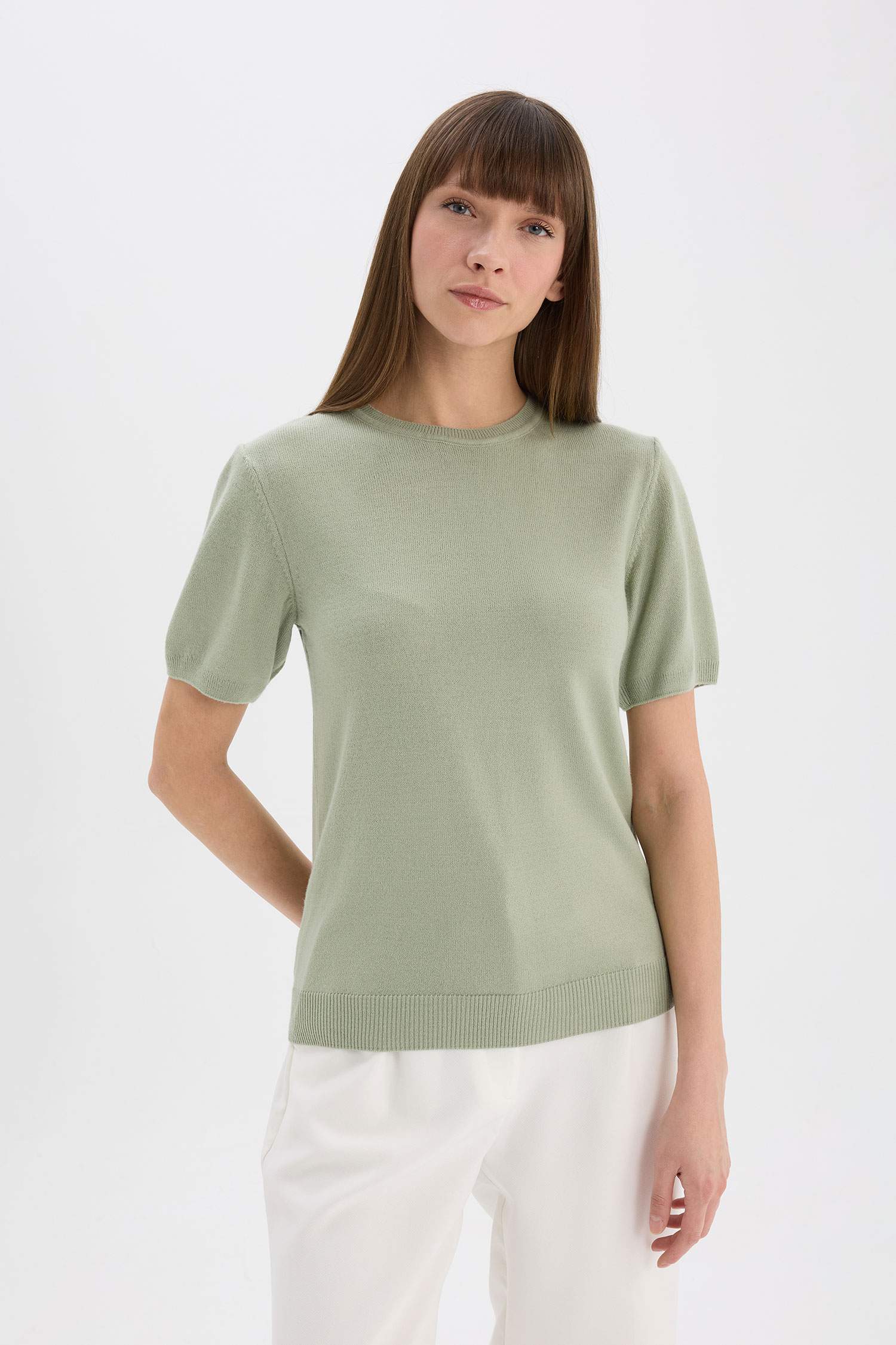 T-shirt en maille basique à col rond et manches courtes Coupe régulière