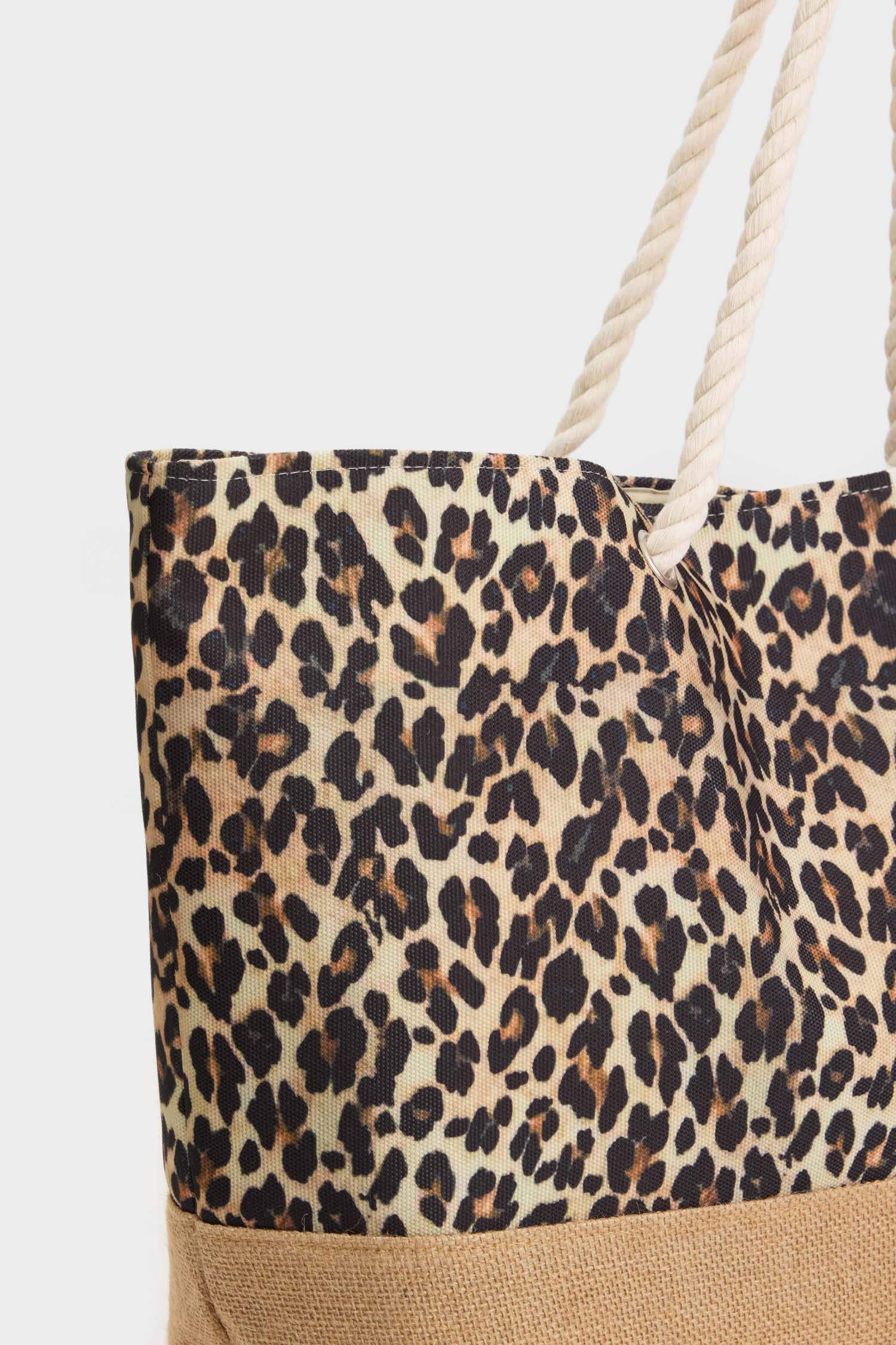 جنطة بحر نسائي