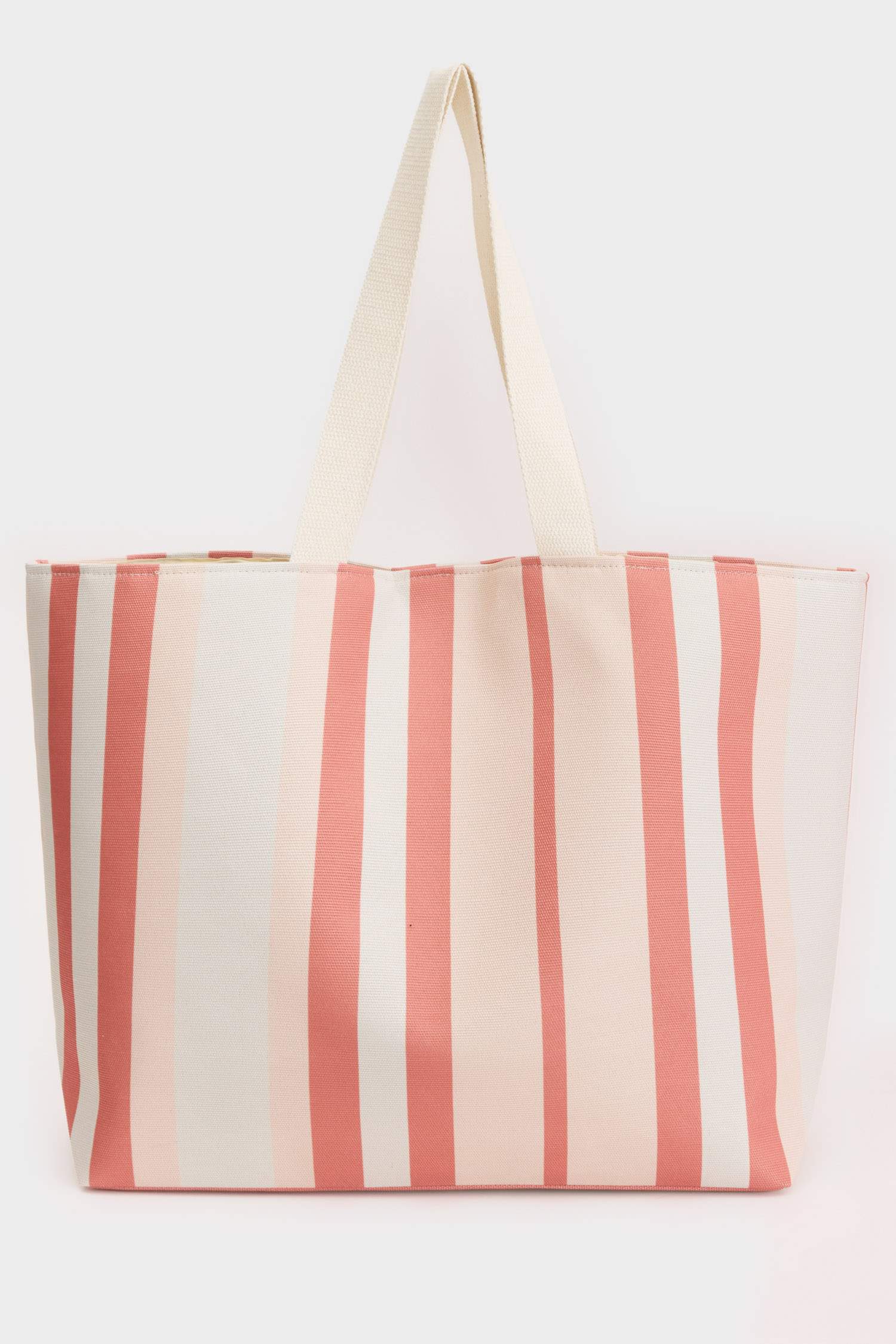 جنطة بحر نسائي