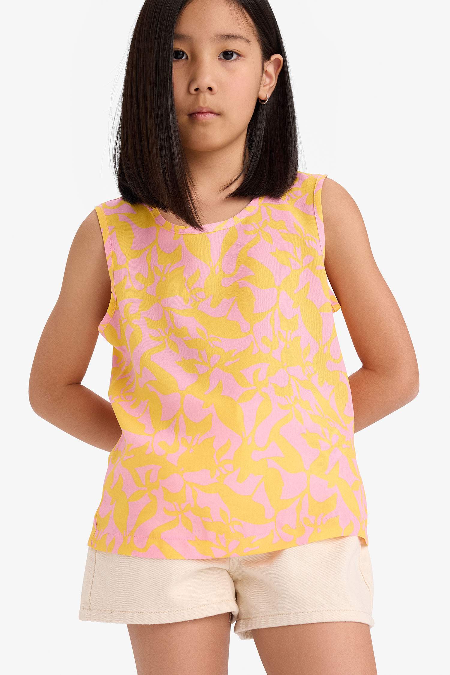 Kız Çocuk Bisiklet Yaka Desenli Kolsuz Bluz