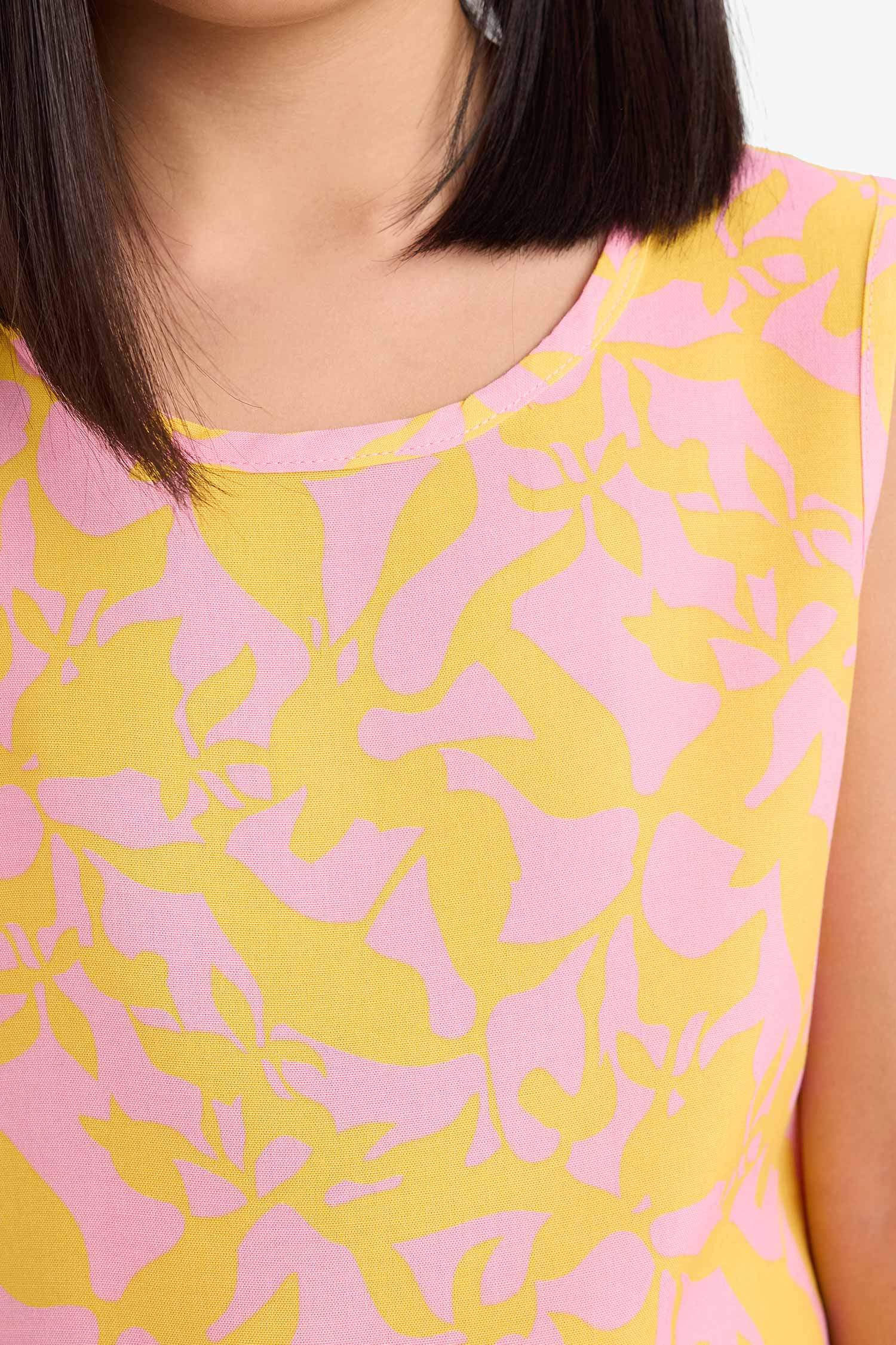 Kız Çocuk Bisiklet Yaka Desenli Kolsuz Bluz