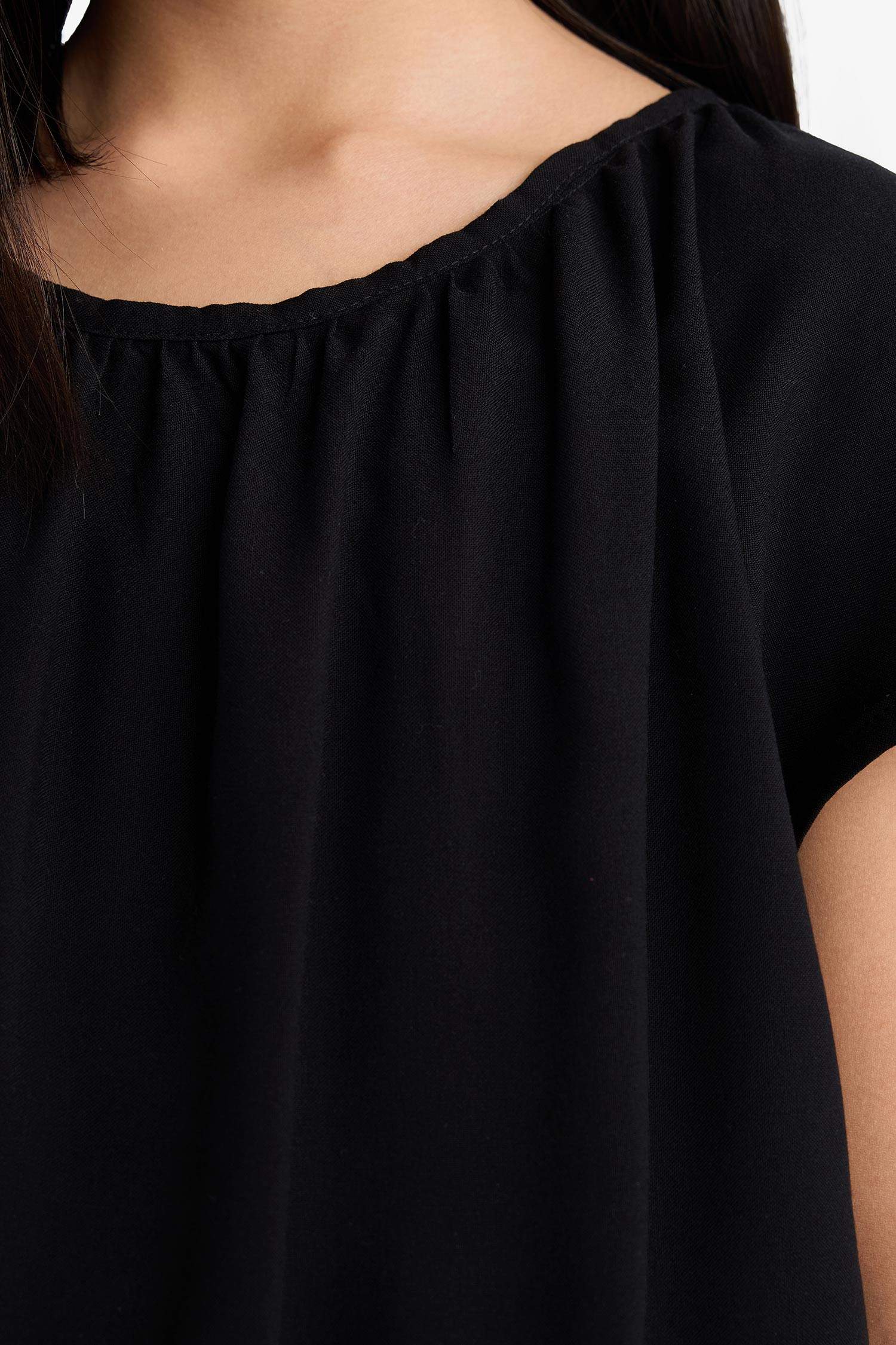 Kız Çocuk Yuvarlak Yaka Kısa Kollu Siyah Bluz