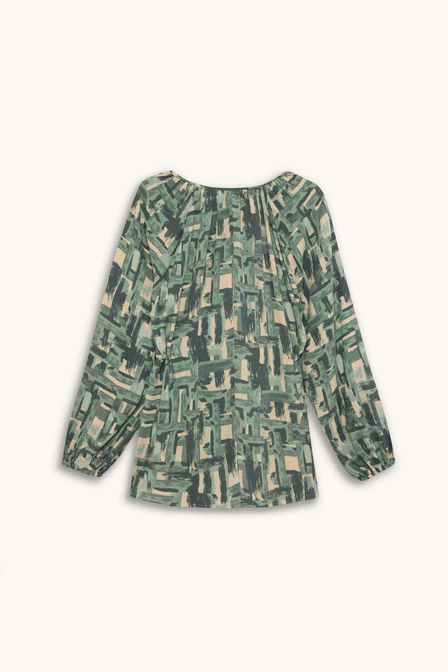 Regular Fit Büzgülü Yaka Desenli Uzun Kollu Bluz