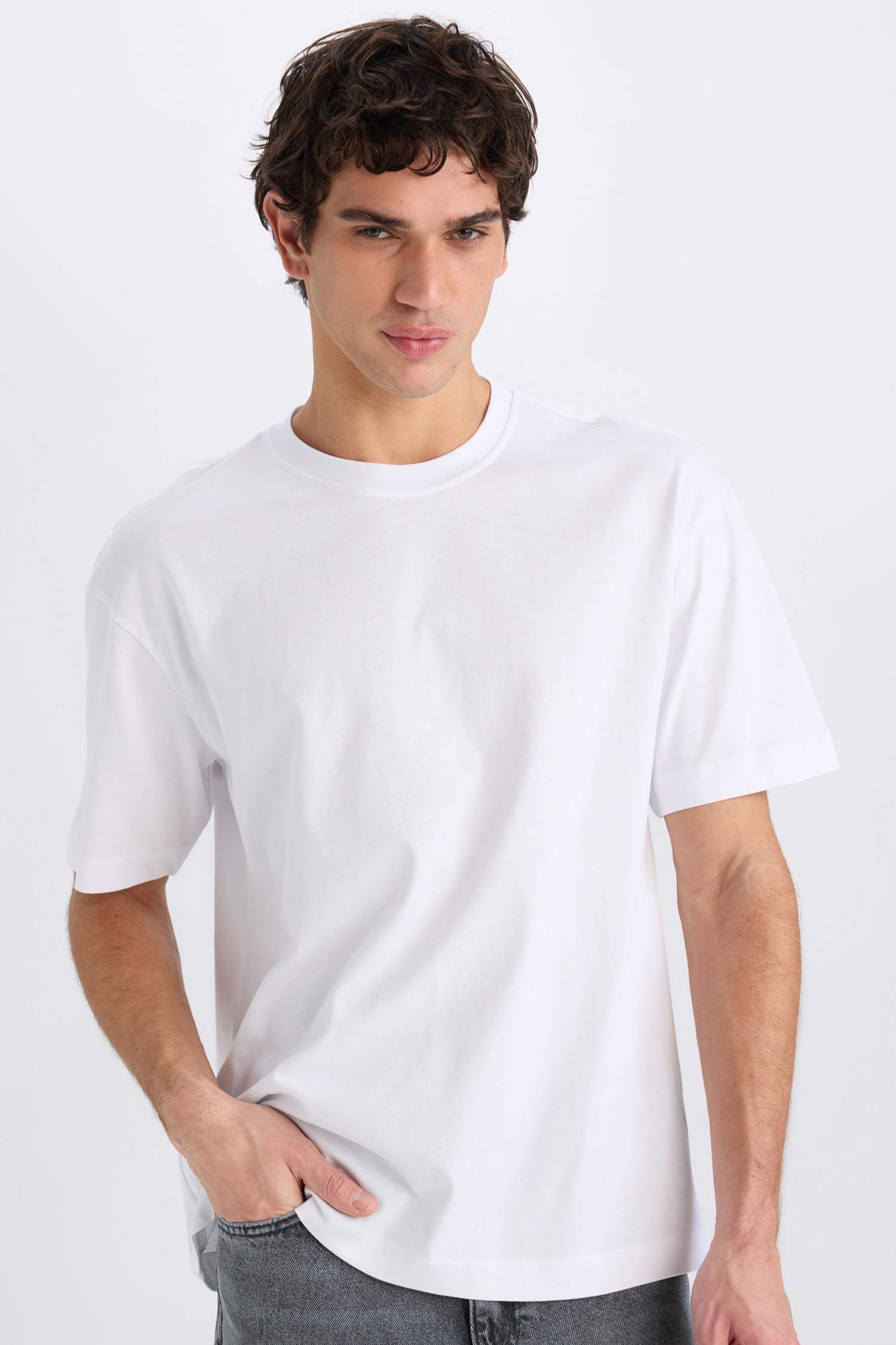 %100 Pamuk Oversize Geniş Kalıp Bisiklet Yaka Basic Düz Kısa Kollu Beyaz Tişört