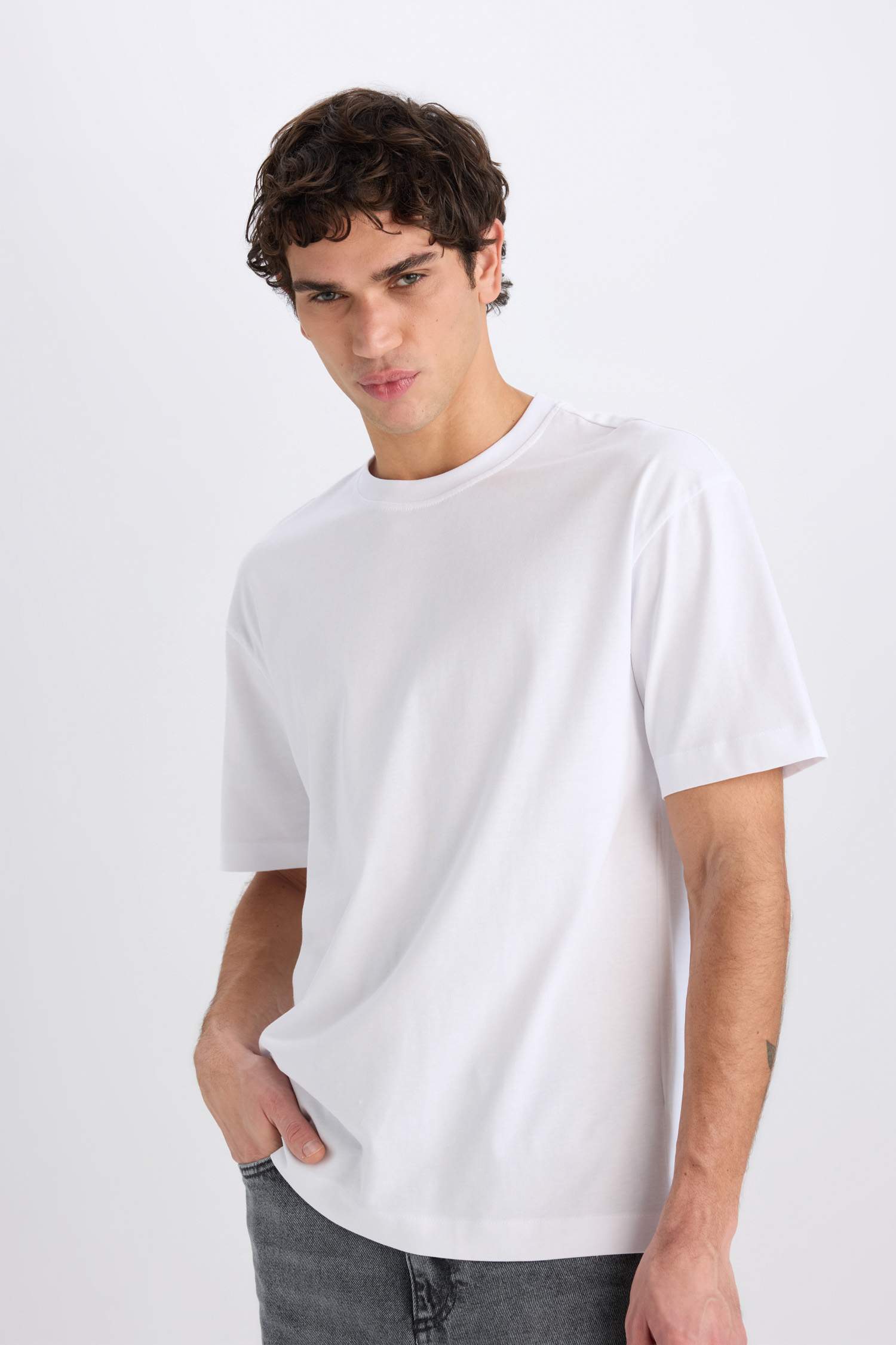 %100 Pamuk Oversize Geniş Kalıp Bisiklet Yaka Basic Düz Kısa Kollu Beyaz Tişört