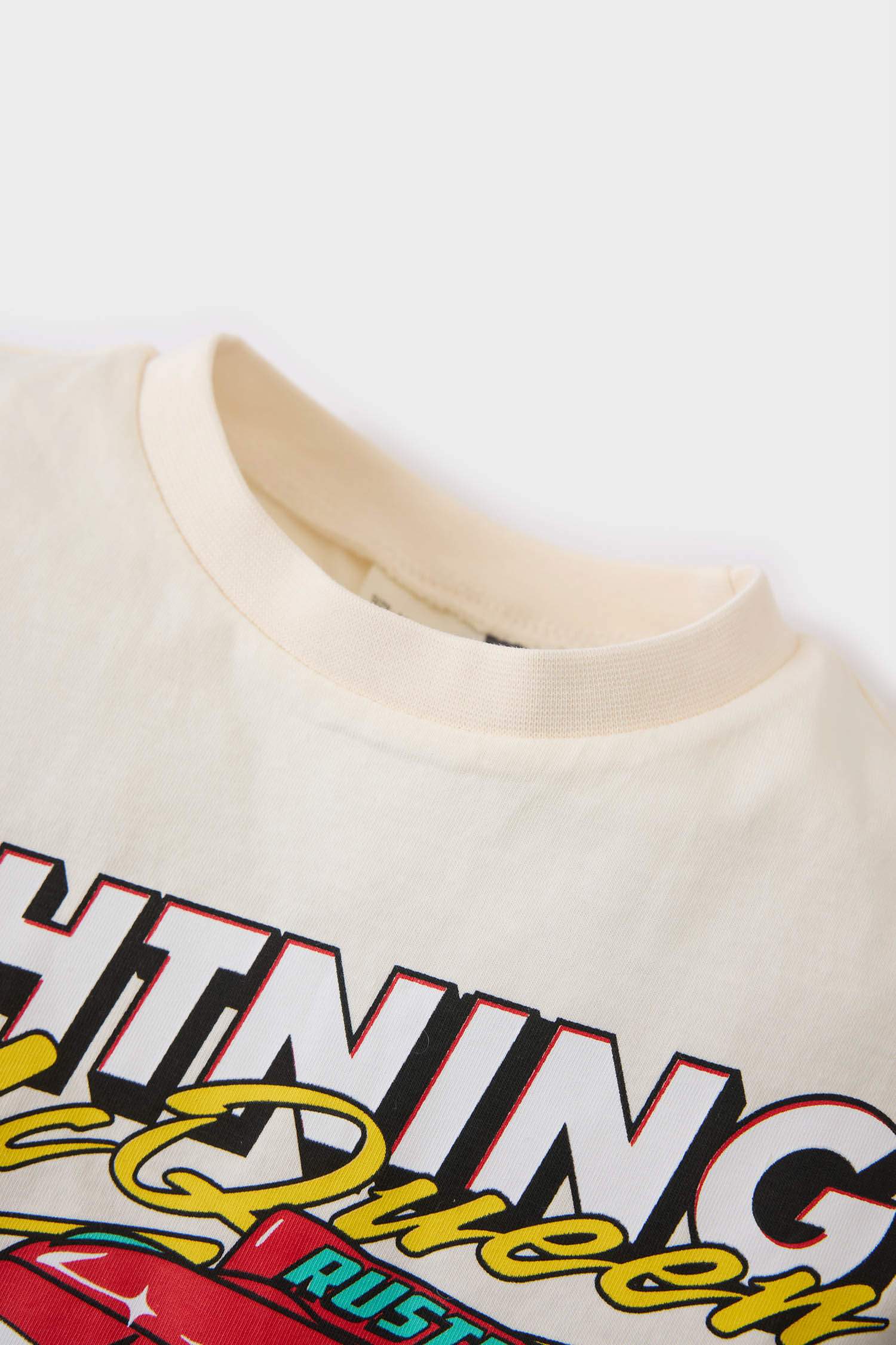 سيت ولادي تيشيرت وشورت من Cars - قطعتين