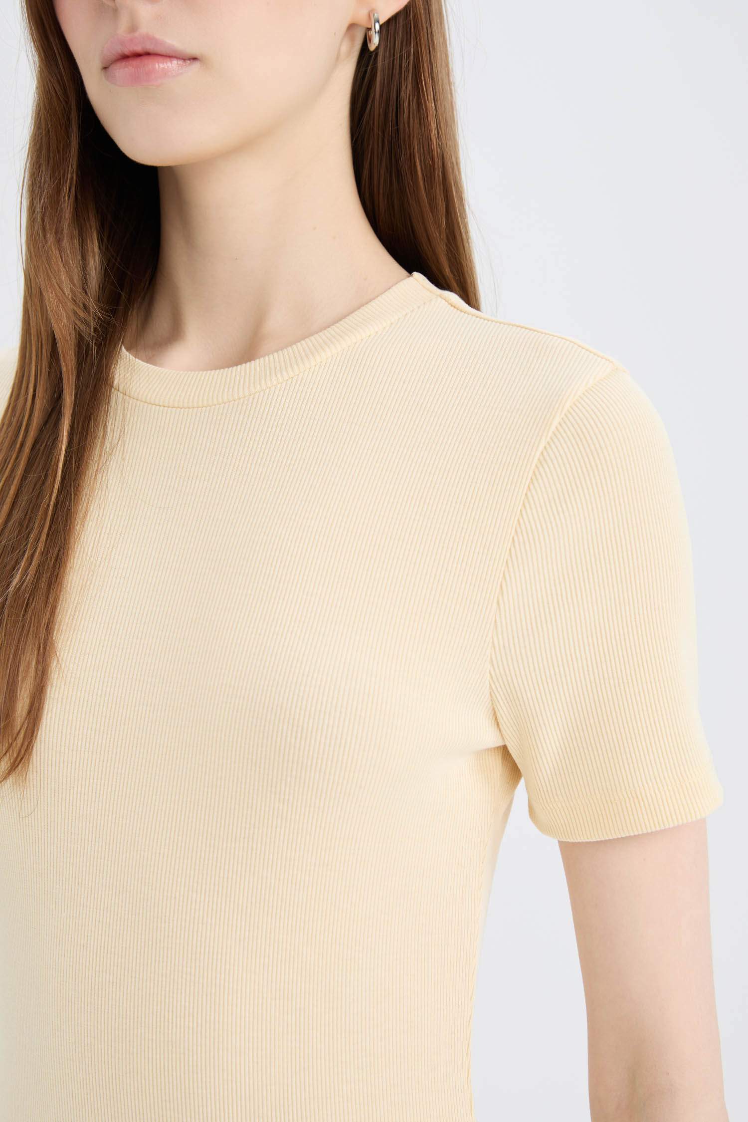 فستان ميدي مضلع بديكون بياقة مستديرة