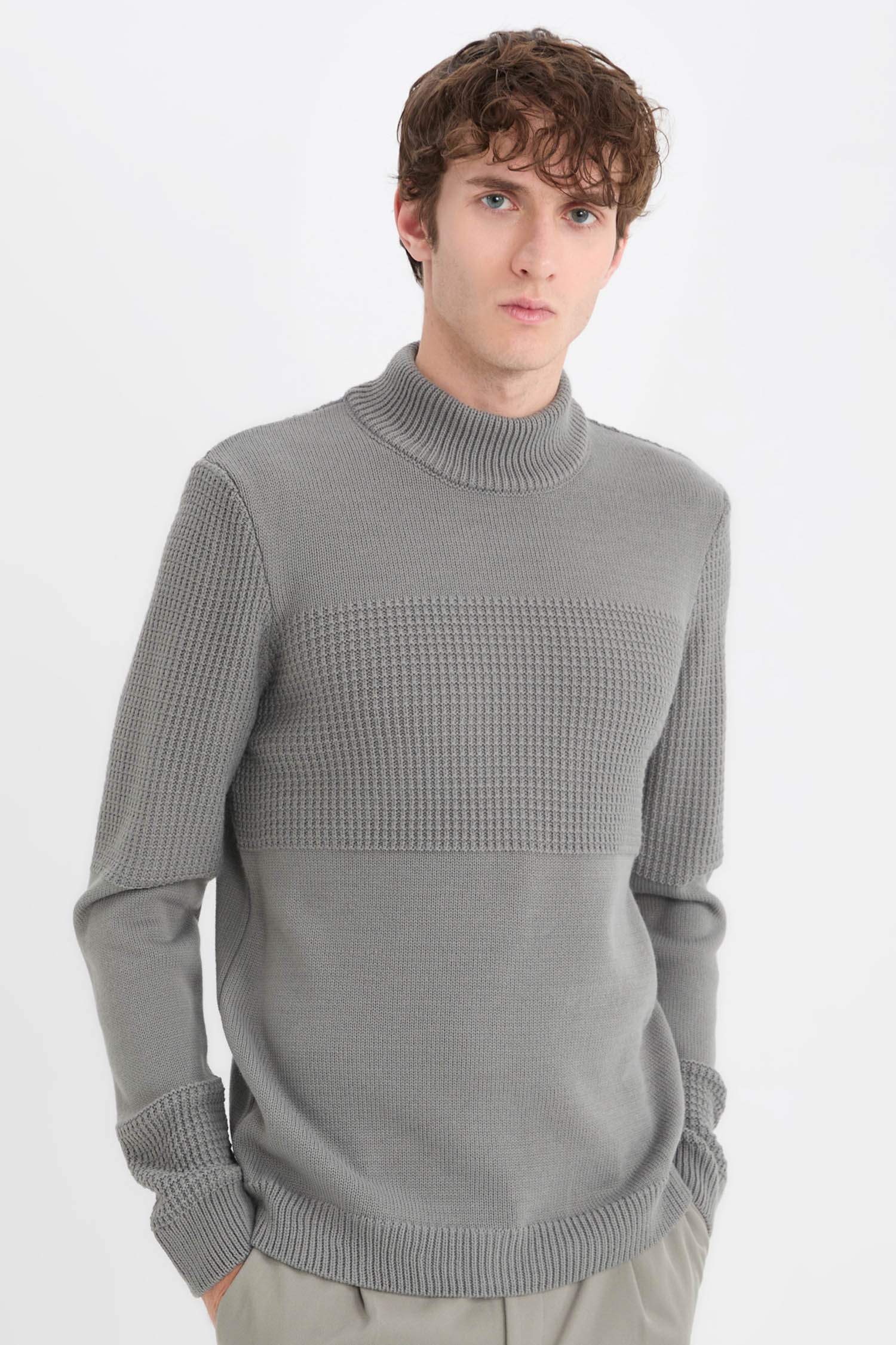 بلوز تريكو قصة عادية هاينك بياخة عالية