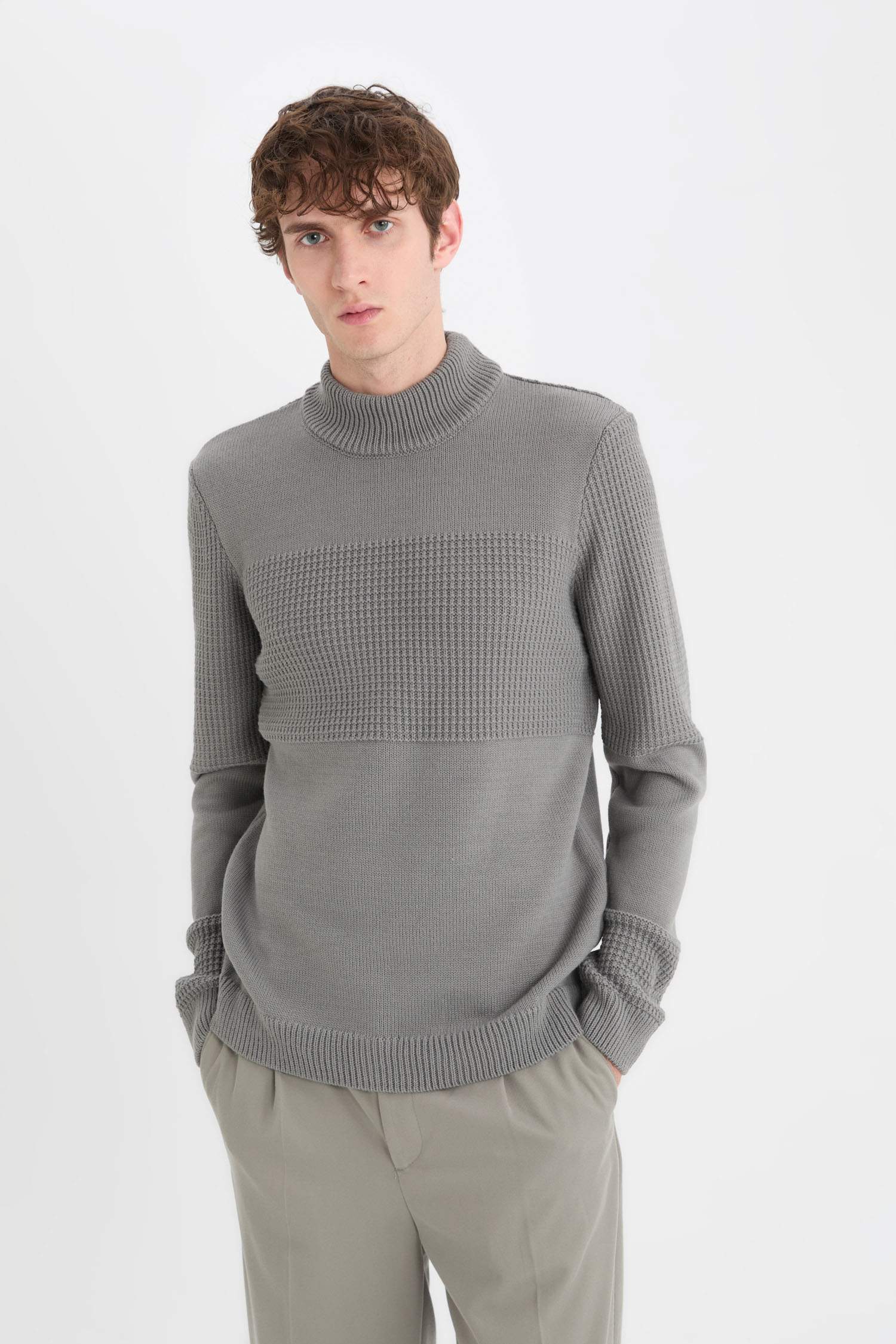 بلوز تريكو قصة عادية هاينك بياخة عالية