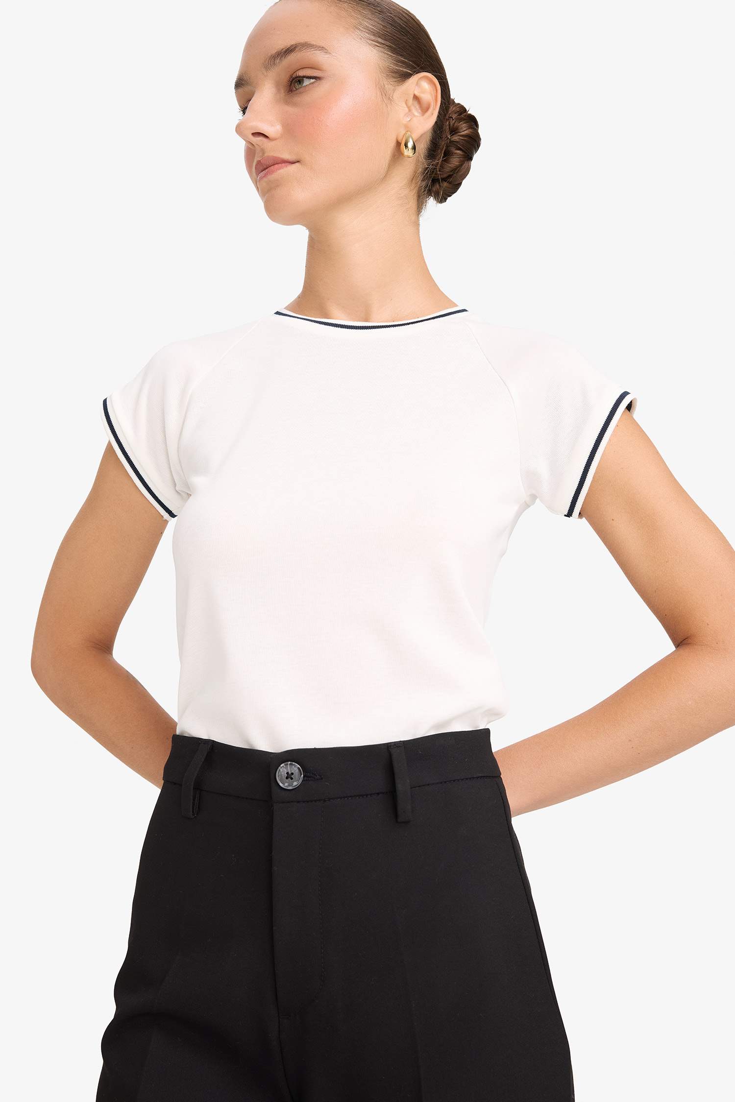 Slim Fit Dar Kesim Bisiklet Yaka Ribana Kısa Kollu Tişört