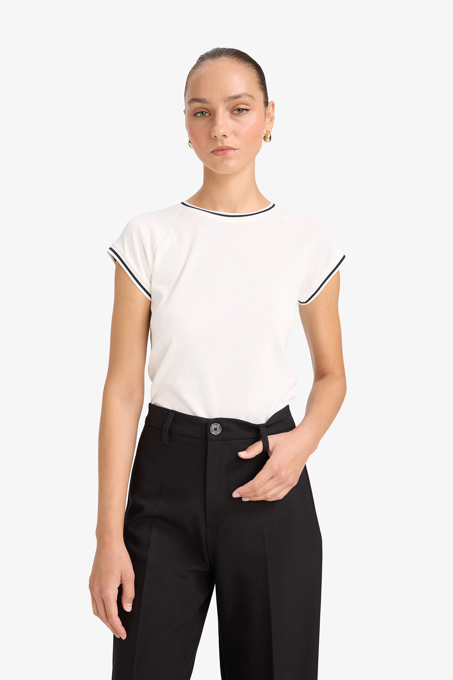 Slim Fit Dar Kesim Bisiklet Yaka Ribana Kısa Kollu Tişört