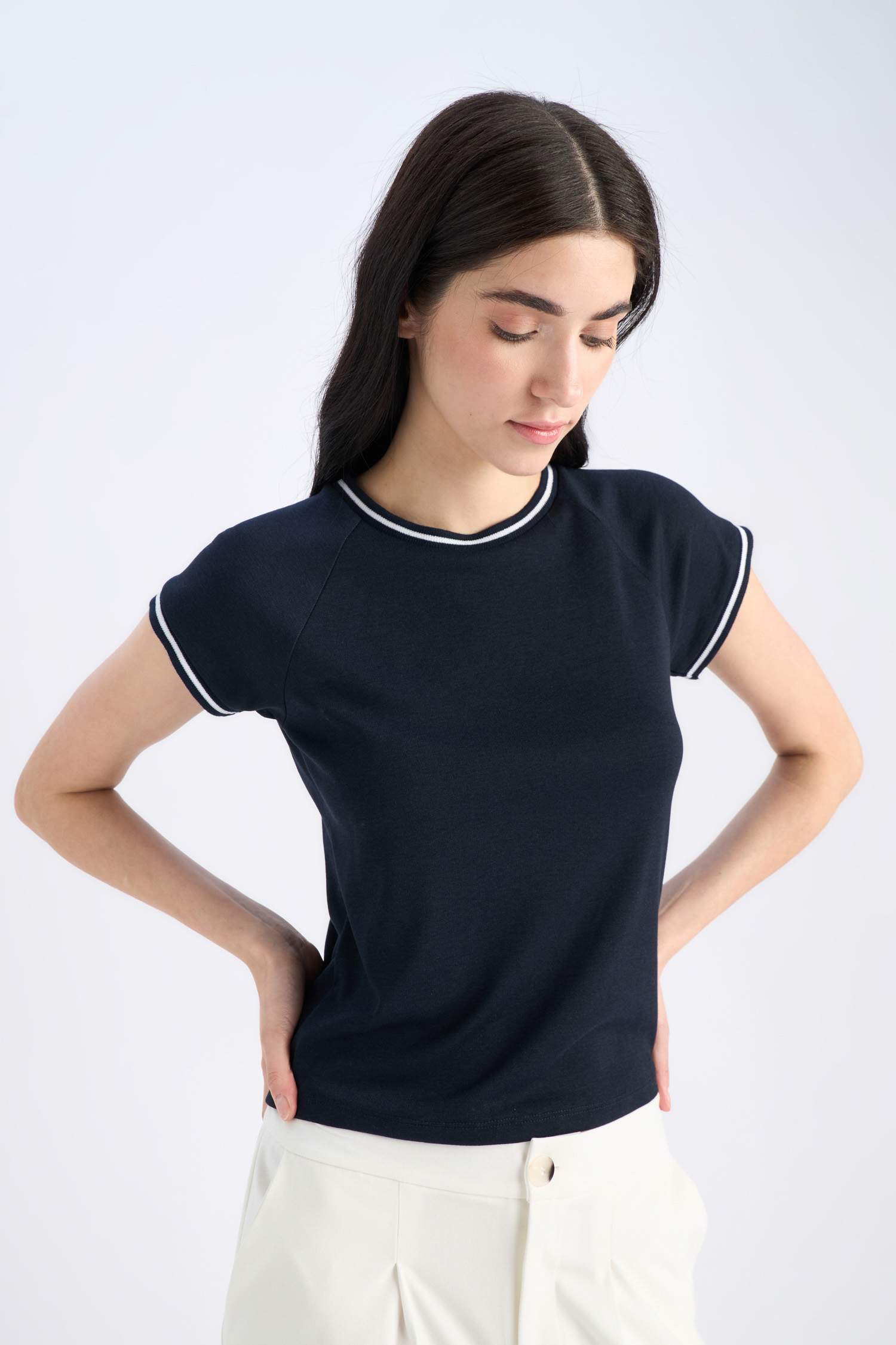 Slim Fit Dar Kesim Bisiklet Yaka Ribana Kısa Kollu Tişört