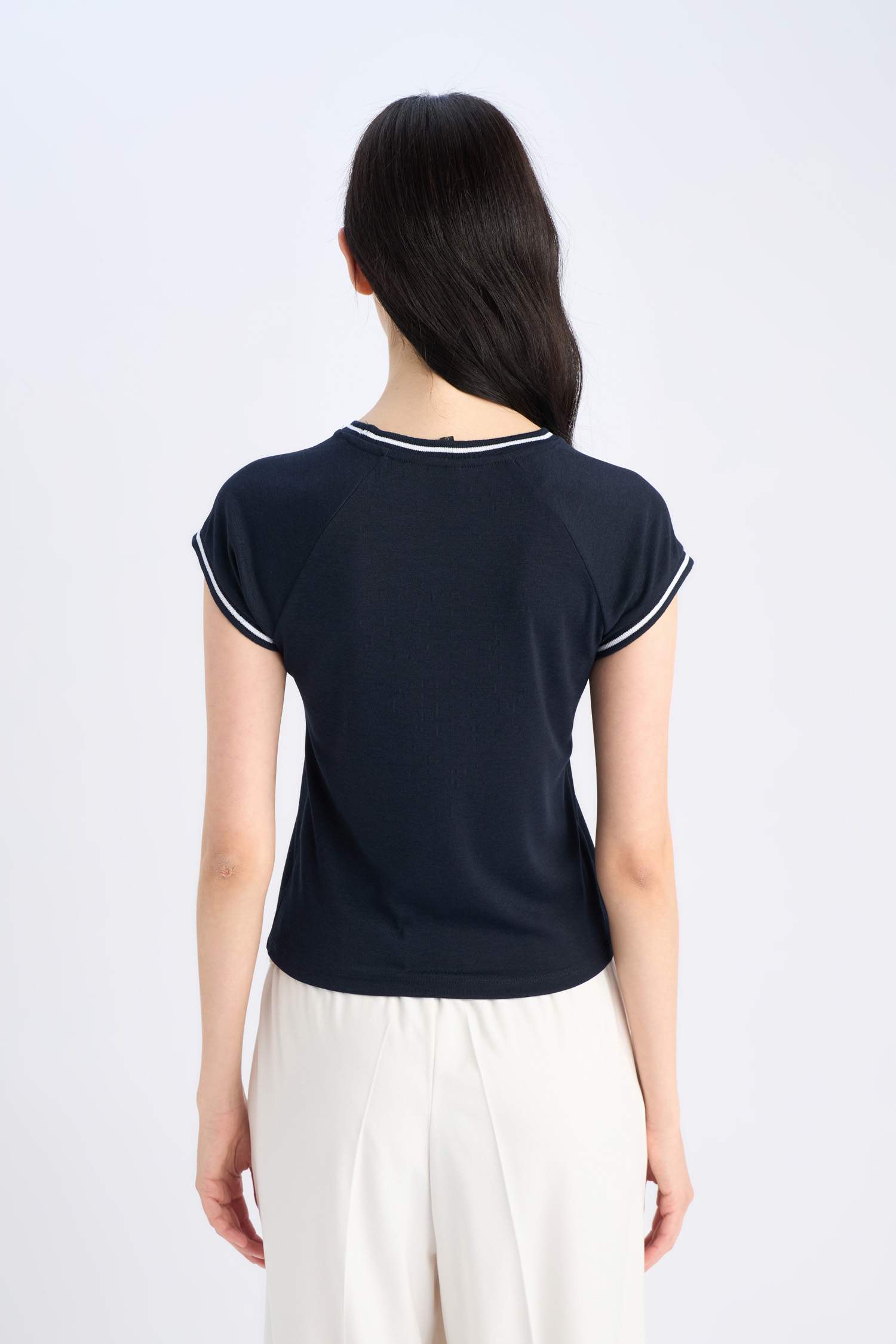 Slim Fit Dar Kesim Bisiklet Yaka Ribana Kısa Kollu Tişört