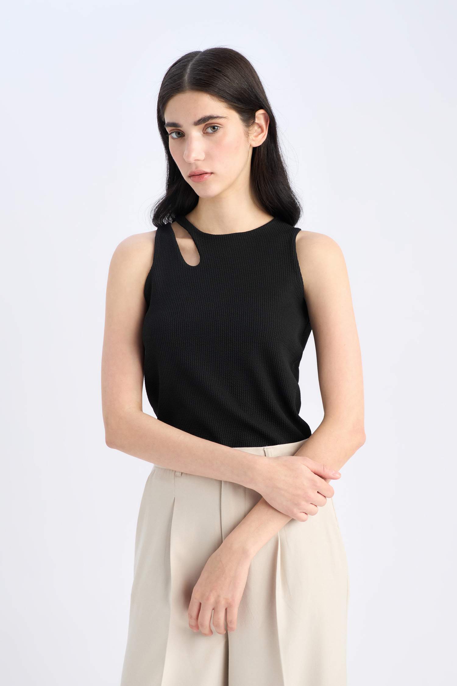 ديباردور مضلع سليم برقبة مستديرة