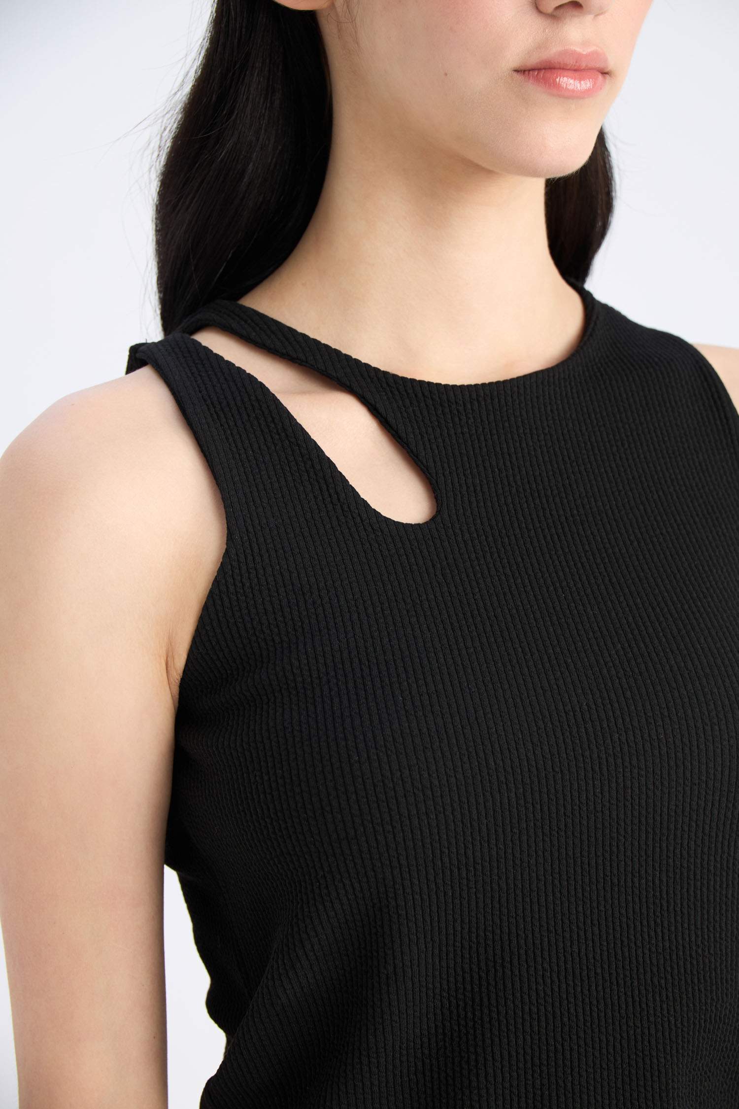 ديباردور مضلع سليم برقبة مستديرة